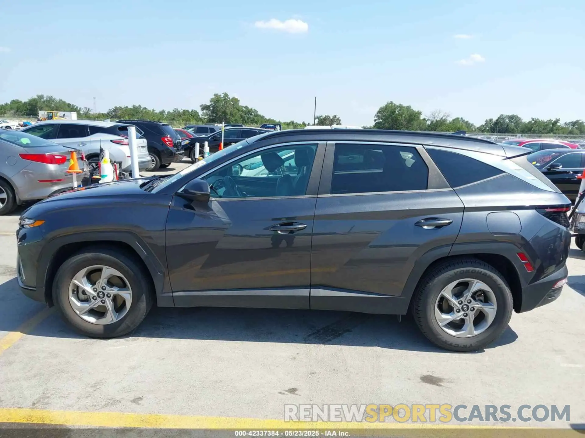 14 Photograph of a damaged car 5NMJB3AE1NH008268 HYUNDAI TUCSON 2022