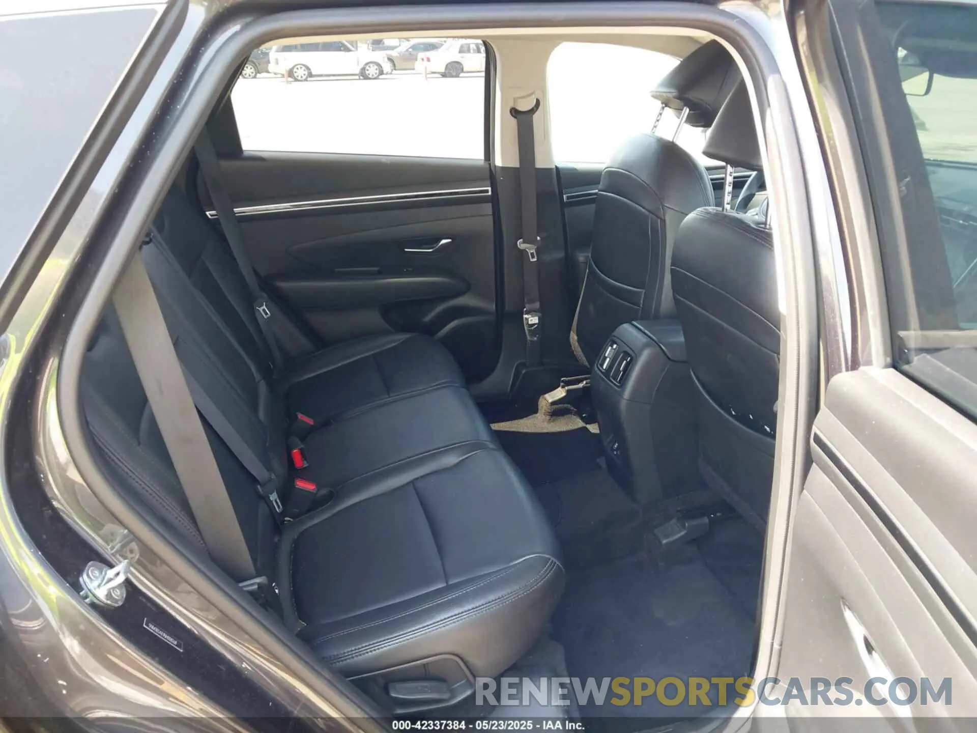 8 Photograph of a damaged car 5NMJB3AE1NH008268 HYUNDAI TUCSON 2022