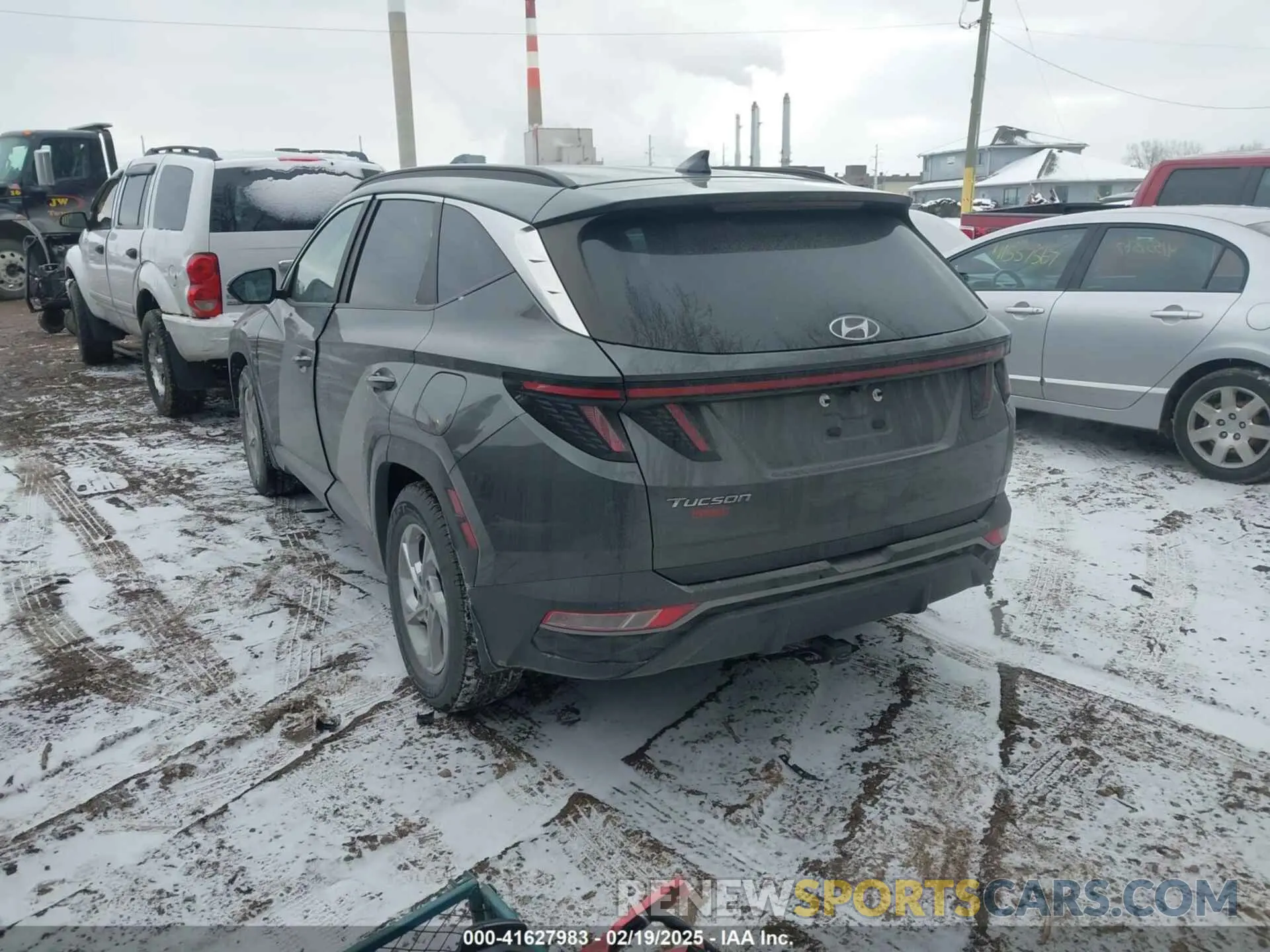 3 Photograph of a damaged car 5NMJB3AE1NH043523 HYUNDAI TUCSON 2022