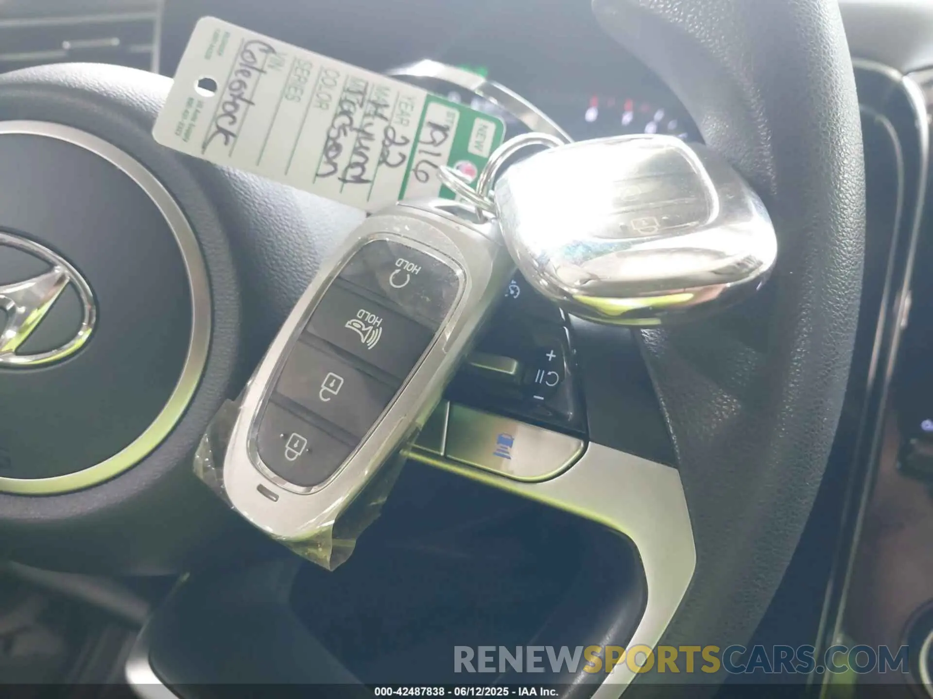 11 Photograph of a damaged car 5NMJB3AE1NH045918 HYUNDAI TUCSON 2022