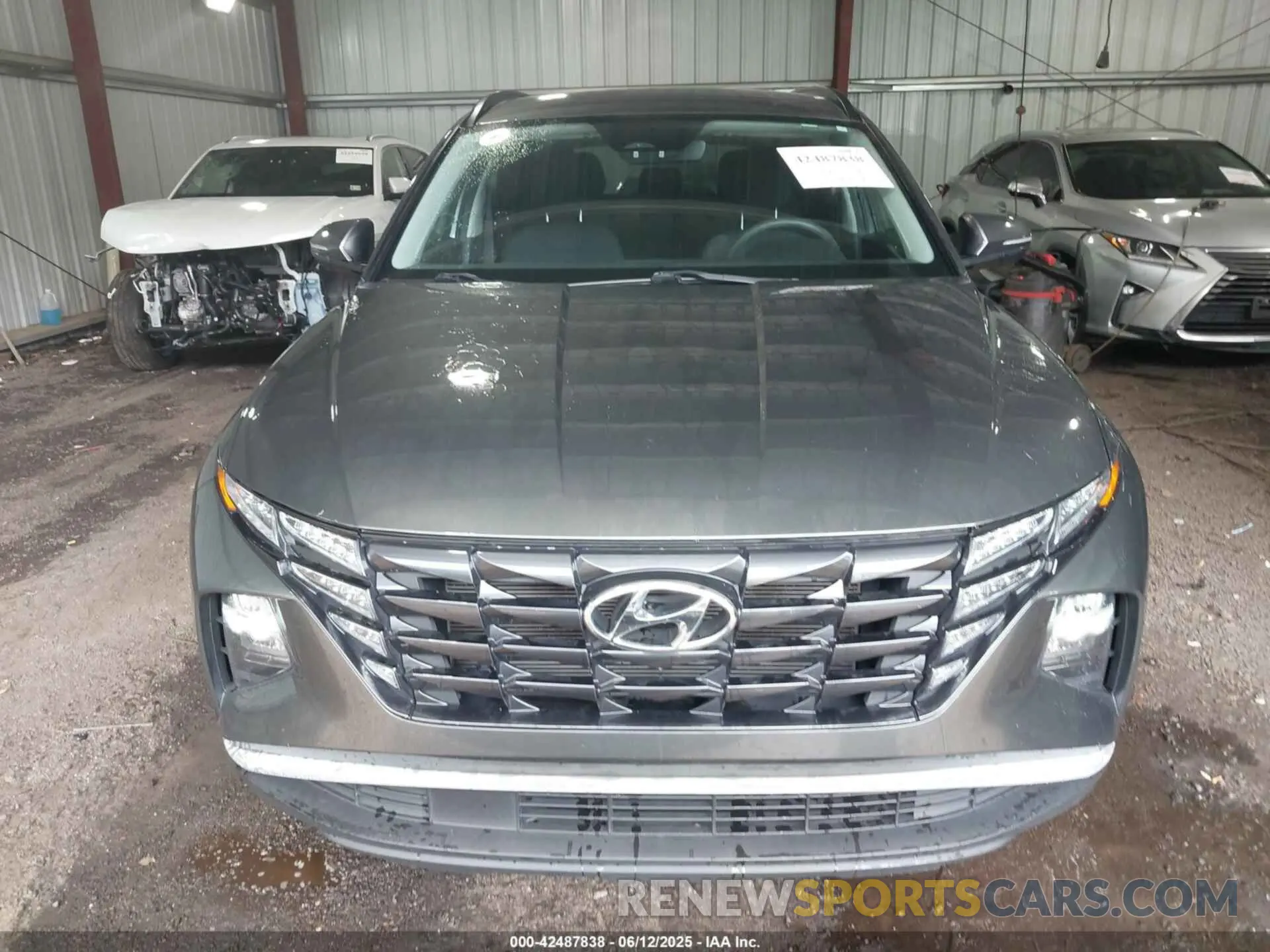 12 Photograph of a damaged car 5NMJB3AE1NH045918 HYUNDAI TUCSON 2022