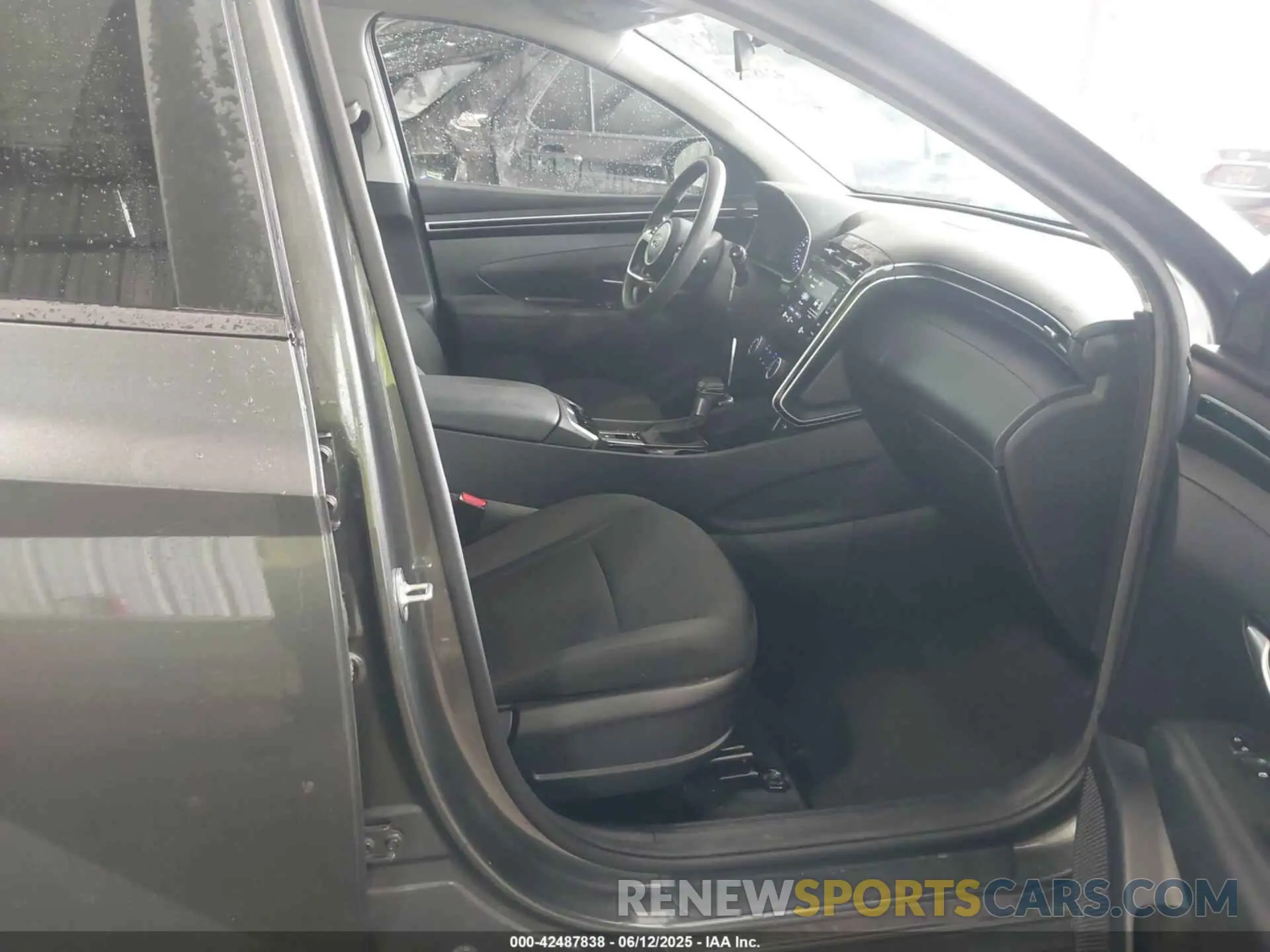5 Photograph of a damaged car 5NMJB3AE1NH045918 HYUNDAI TUCSON 2022