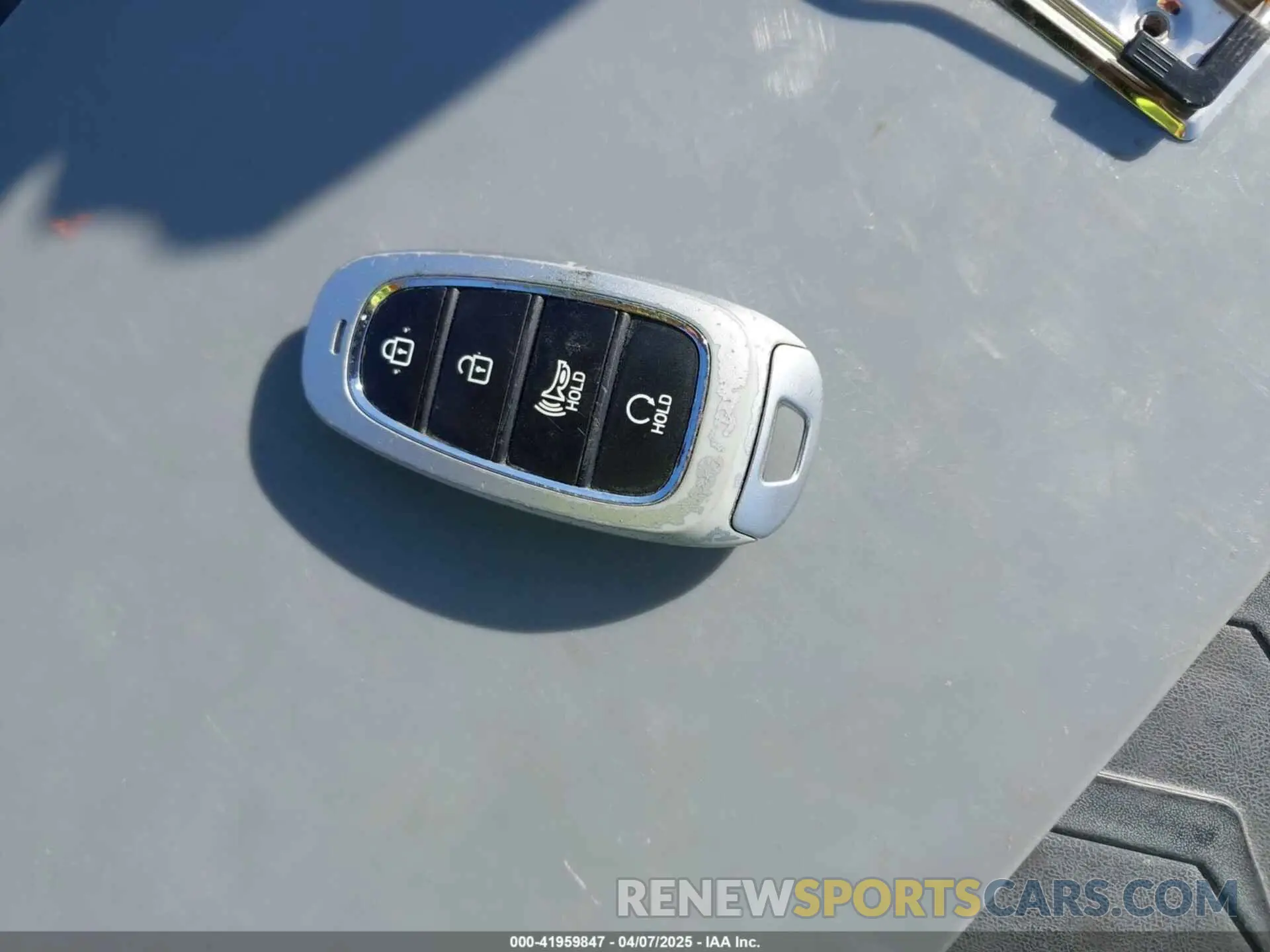 11 Photograph of a damaged car 5NMJB3AE1NH150250 HYUNDAI TUCSON 2022