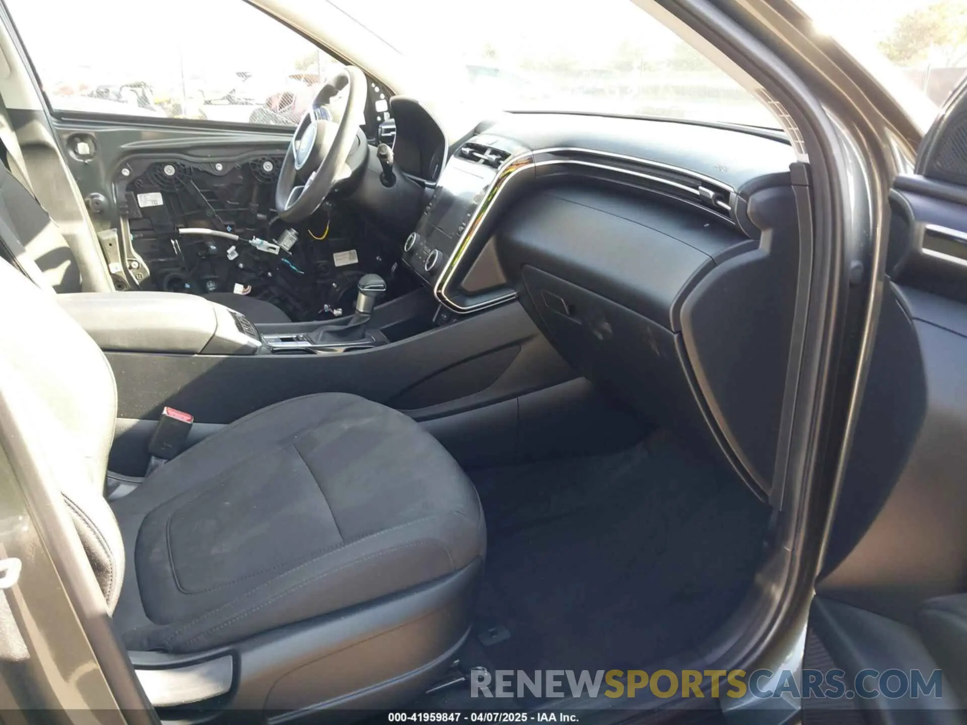 5 Photograph of a damaged car 5NMJB3AE1NH150250 HYUNDAI TUCSON 2022