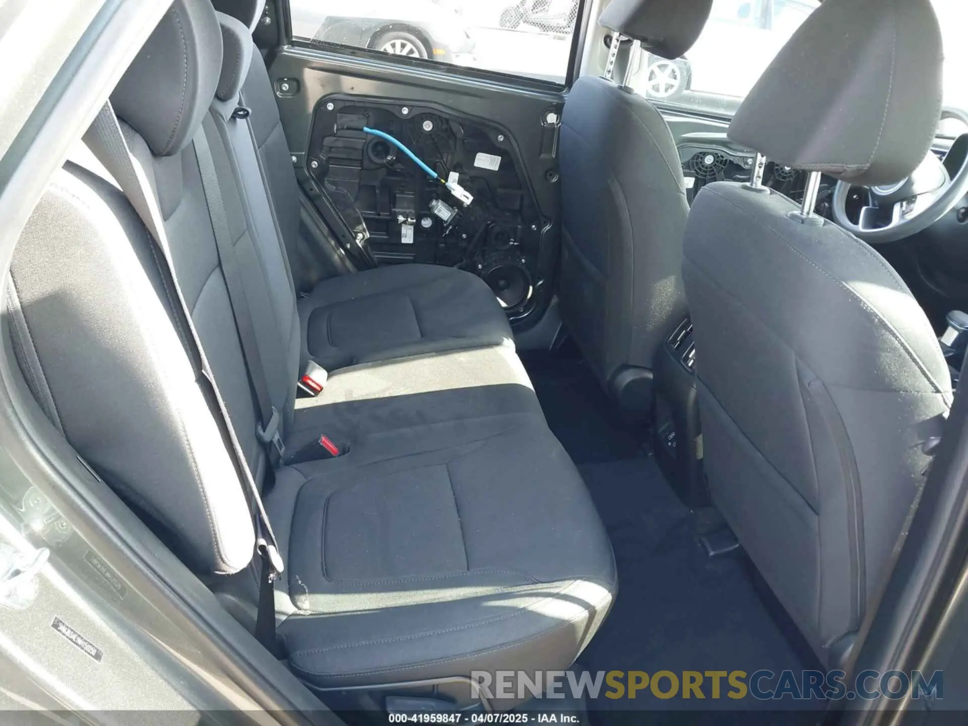 8 Photograph of a damaged car 5NMJB3AE1NH150250 HYUNDAI TUCSON 2022