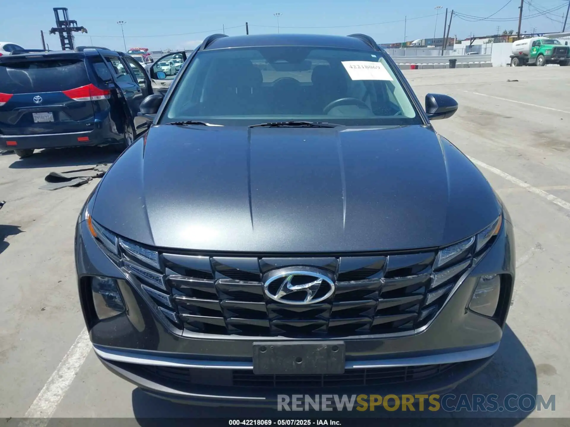 12 Photograph of a damaged car 5NMJB3AE2NH003015 HYUNDAI TUCSON 2022