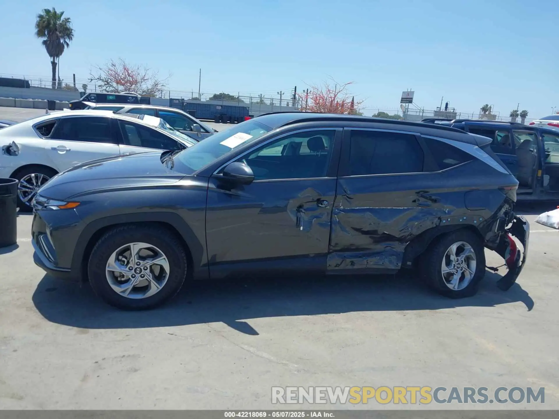 14 Photograph of a damaged car 5NMJB3AE2NH003015 HYUNDAI TUCSON 2022
