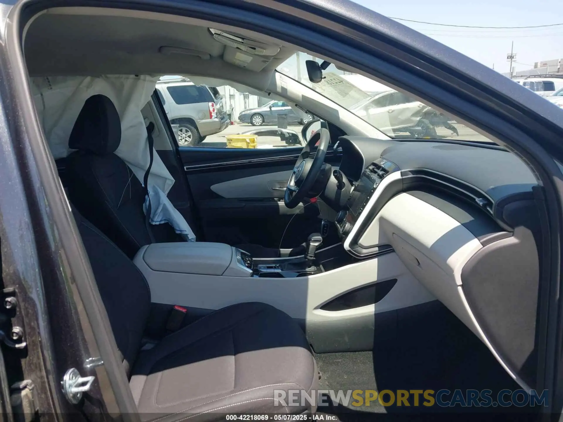 5 Photograph of a damaged car 5NMJB3AE2NH003015 HYUNDAI TUCSON 2022