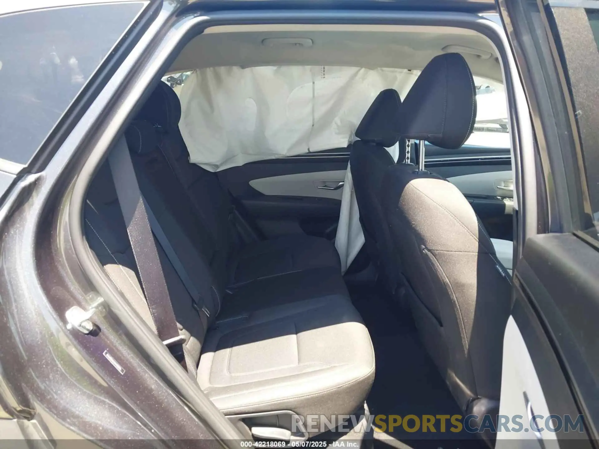 8 Photograph of a damaged car 5NMJB3AE2NH003015 HYUNDAI TUCSON 2022