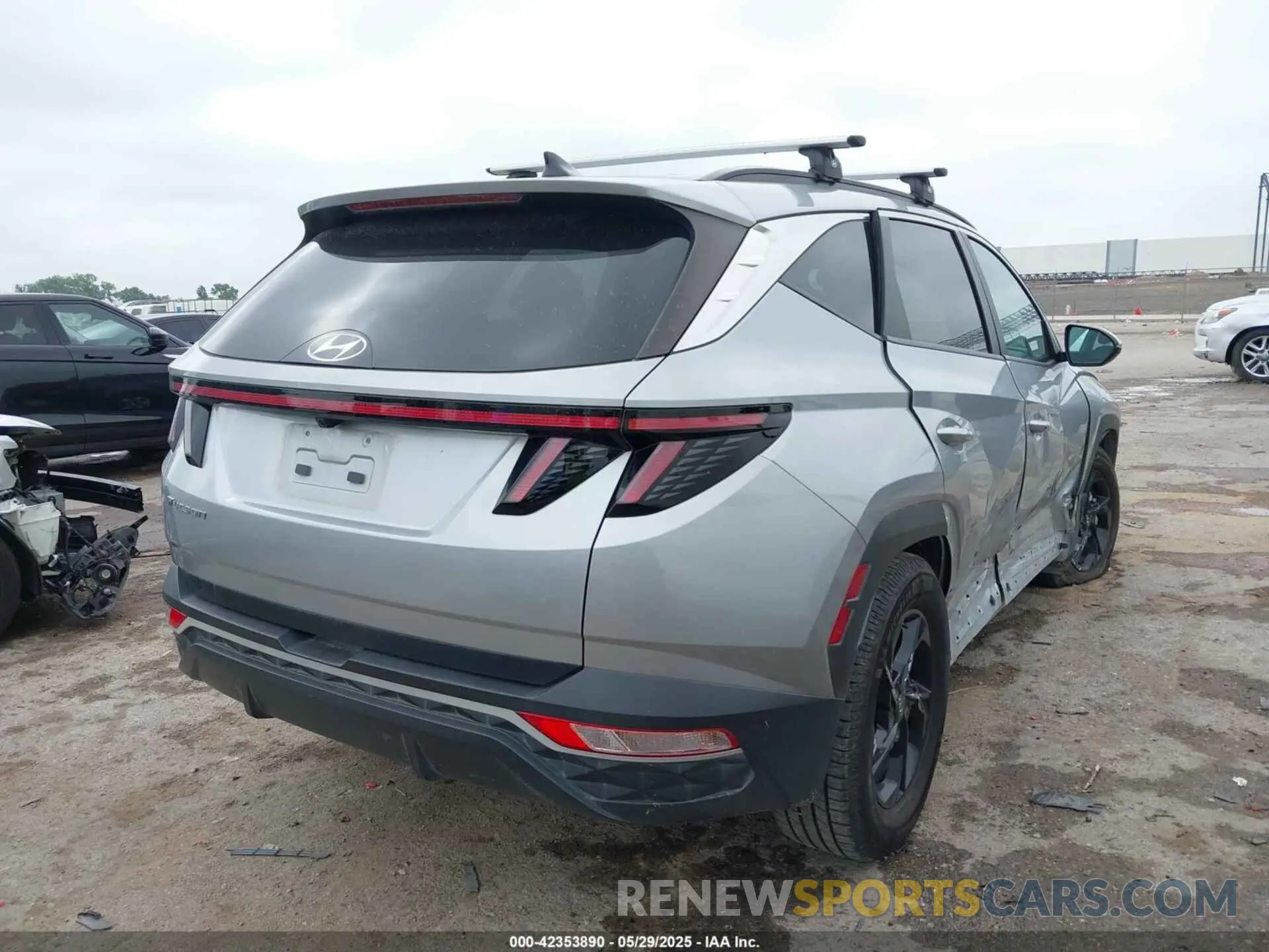 4 Photograph of a damaged car 5NMJB3AE2NH134932 HYUNDAI TUCSON 2022