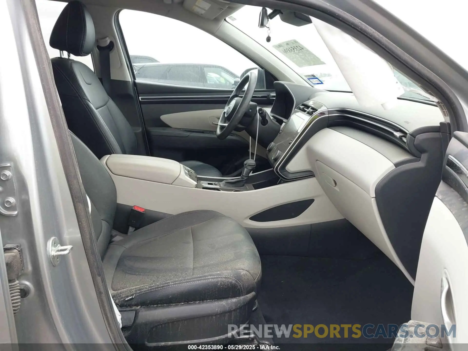 5 Photograph of a damaged car 5NMJB3AE2NH134932 HYUNDAI TUCSON 2022