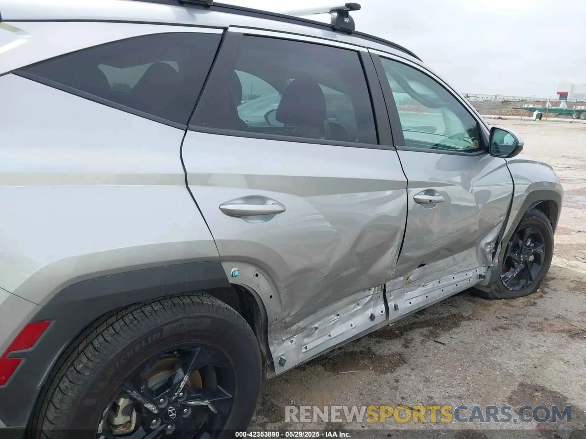 6 Photograph of a damaged car 5NMJB3AE2NH134932 HYUNDAI TUCSON 2022