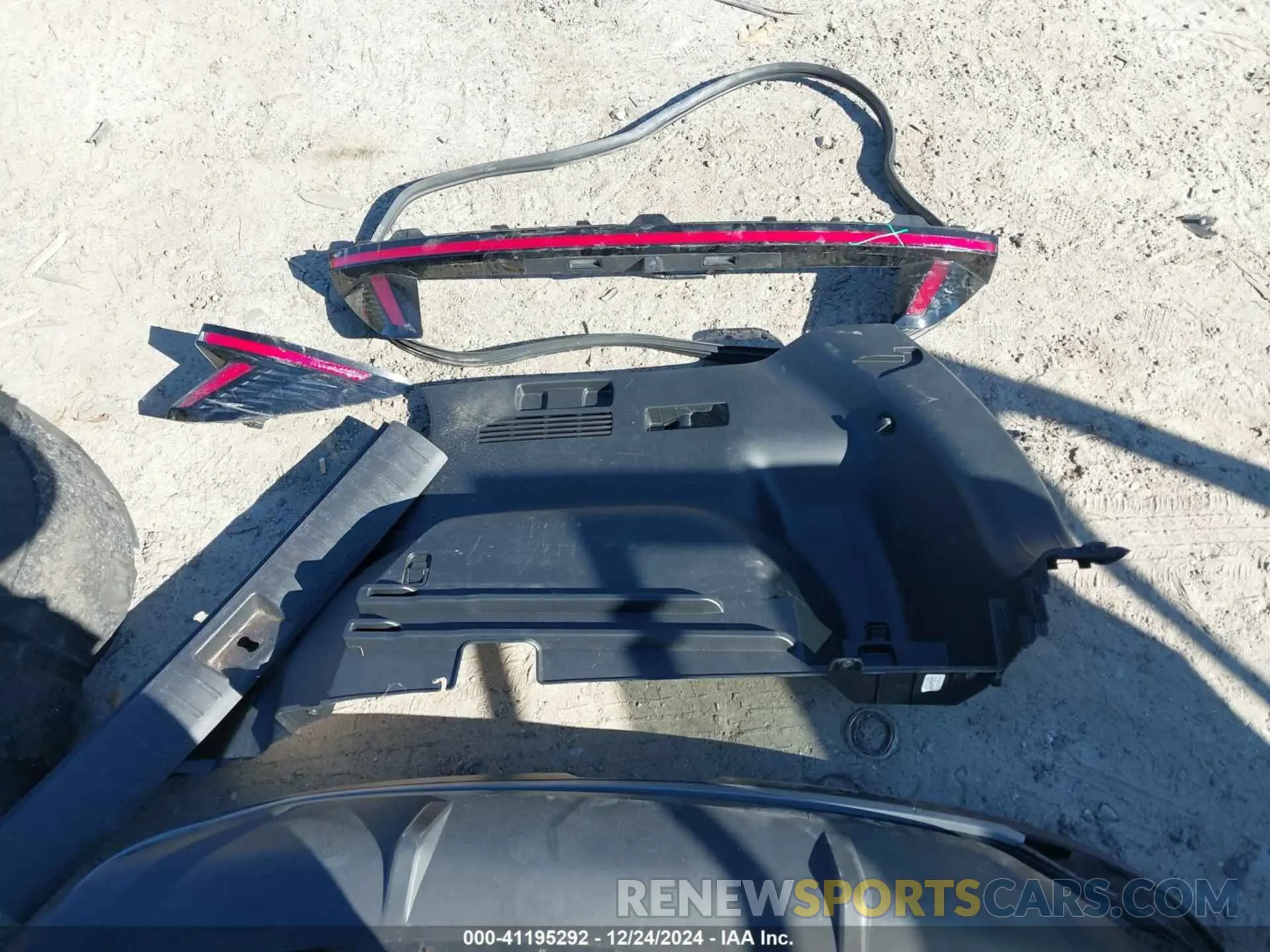 12 Photograph of a damaged car 5NMJB3AE3NH017750 HYUNDAI TUCSON 2022