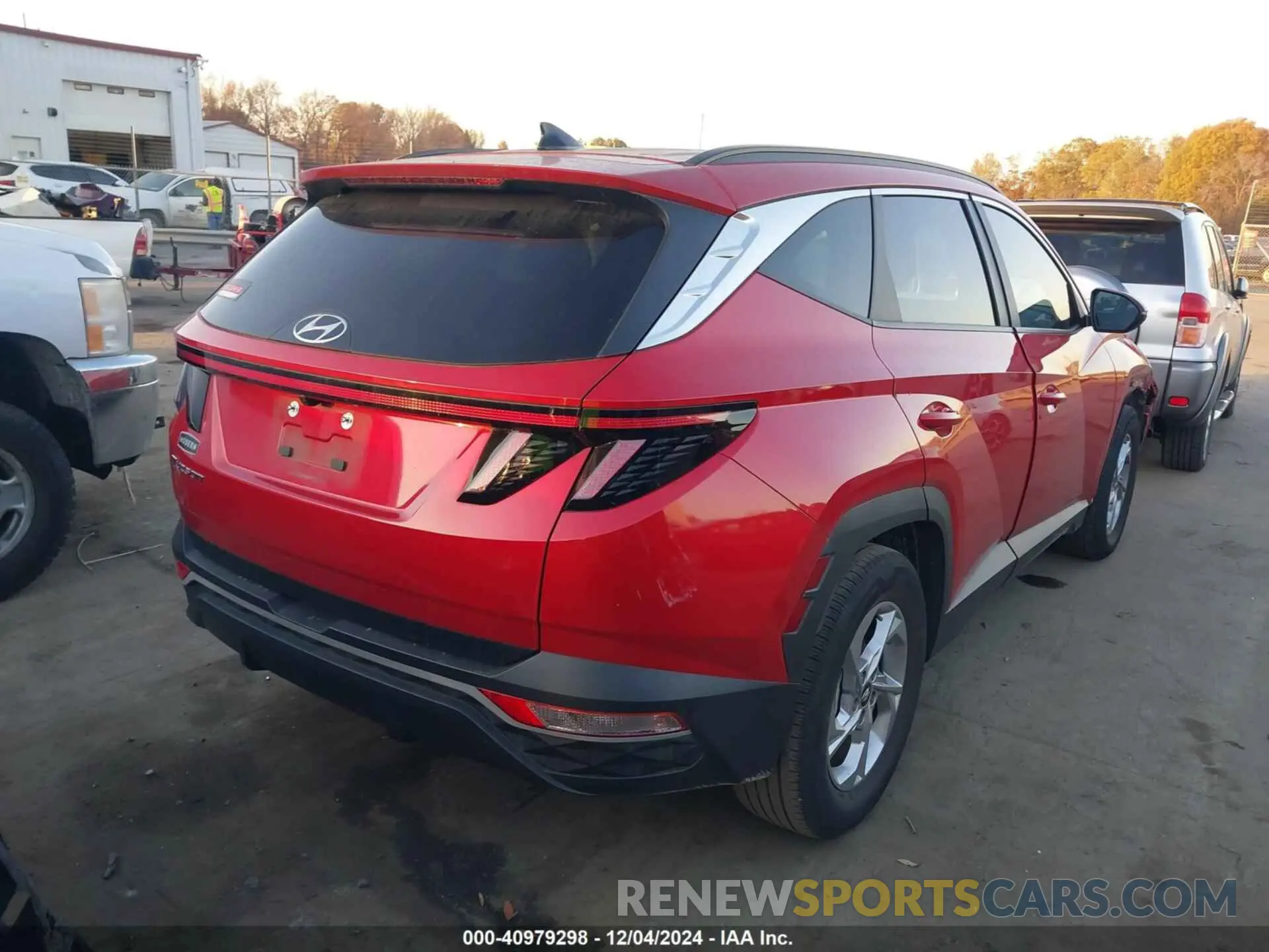 4 Photograph of a damaged car 5NMJB3AE3NH069413 HYUNDAI TUCSON 2022