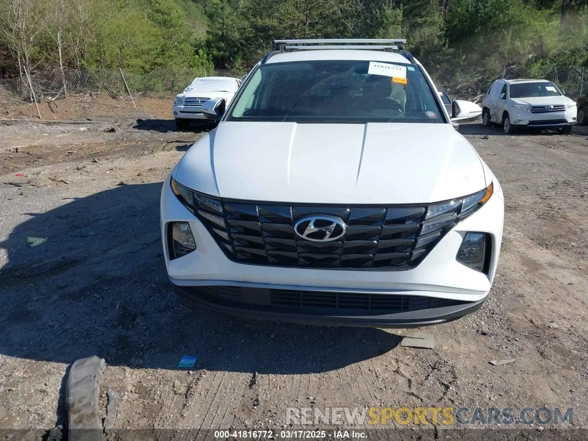 11 Photograph of a damaged car 5NMJB3AE4NH057254 HYUNDAI TUCSON 2022