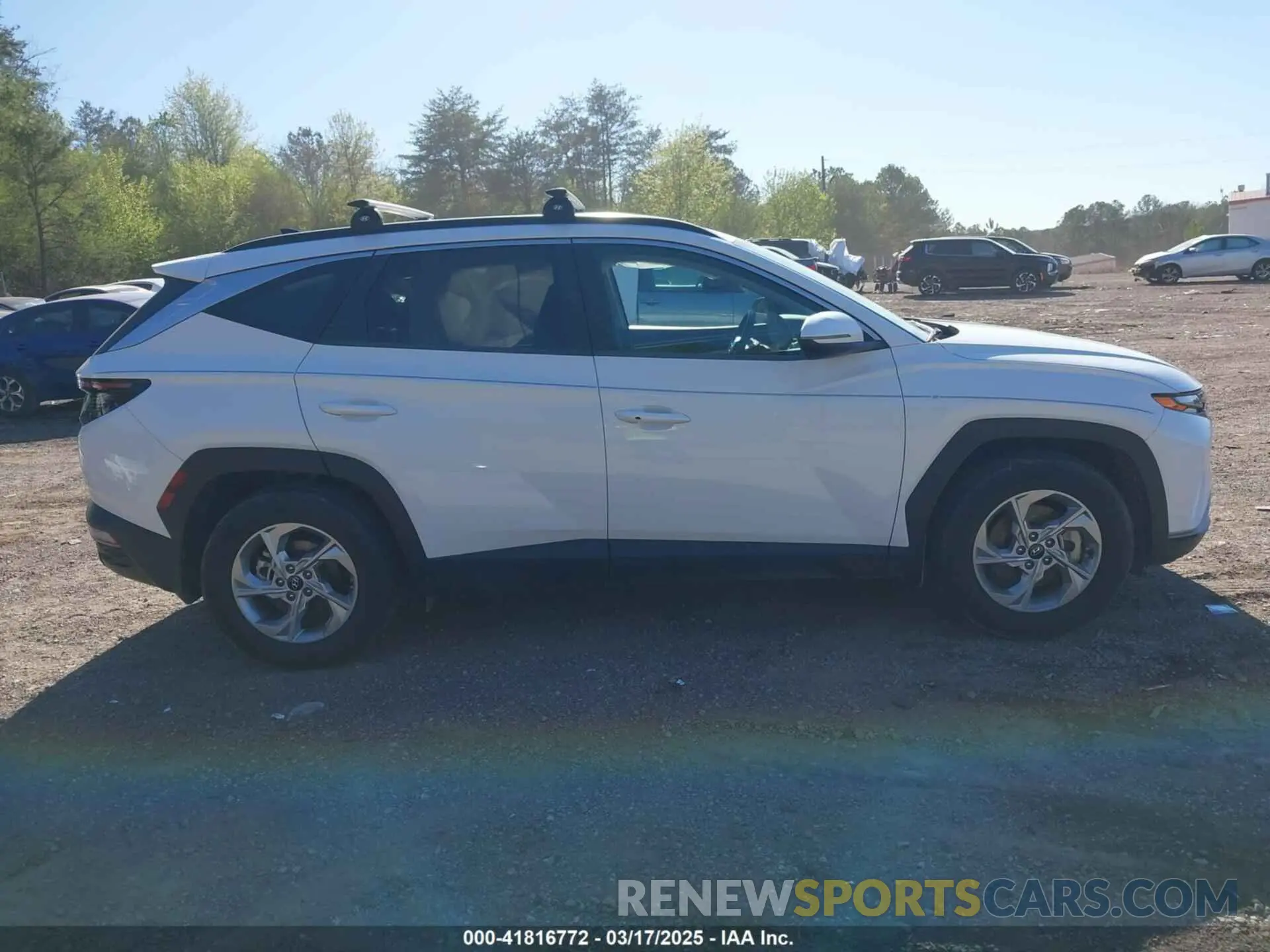 12 Photograph of a damaged car 5NMJB3AE4NH057254 HYUNDAI TUCSON 2022
