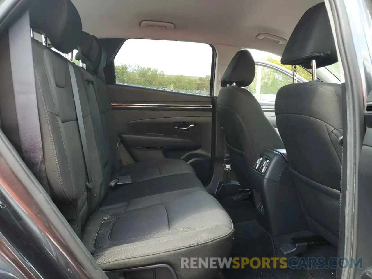 11 Photograph of a damaged car 5NMJB3AE6NH038107 HYUNDAI TUCSON 2022