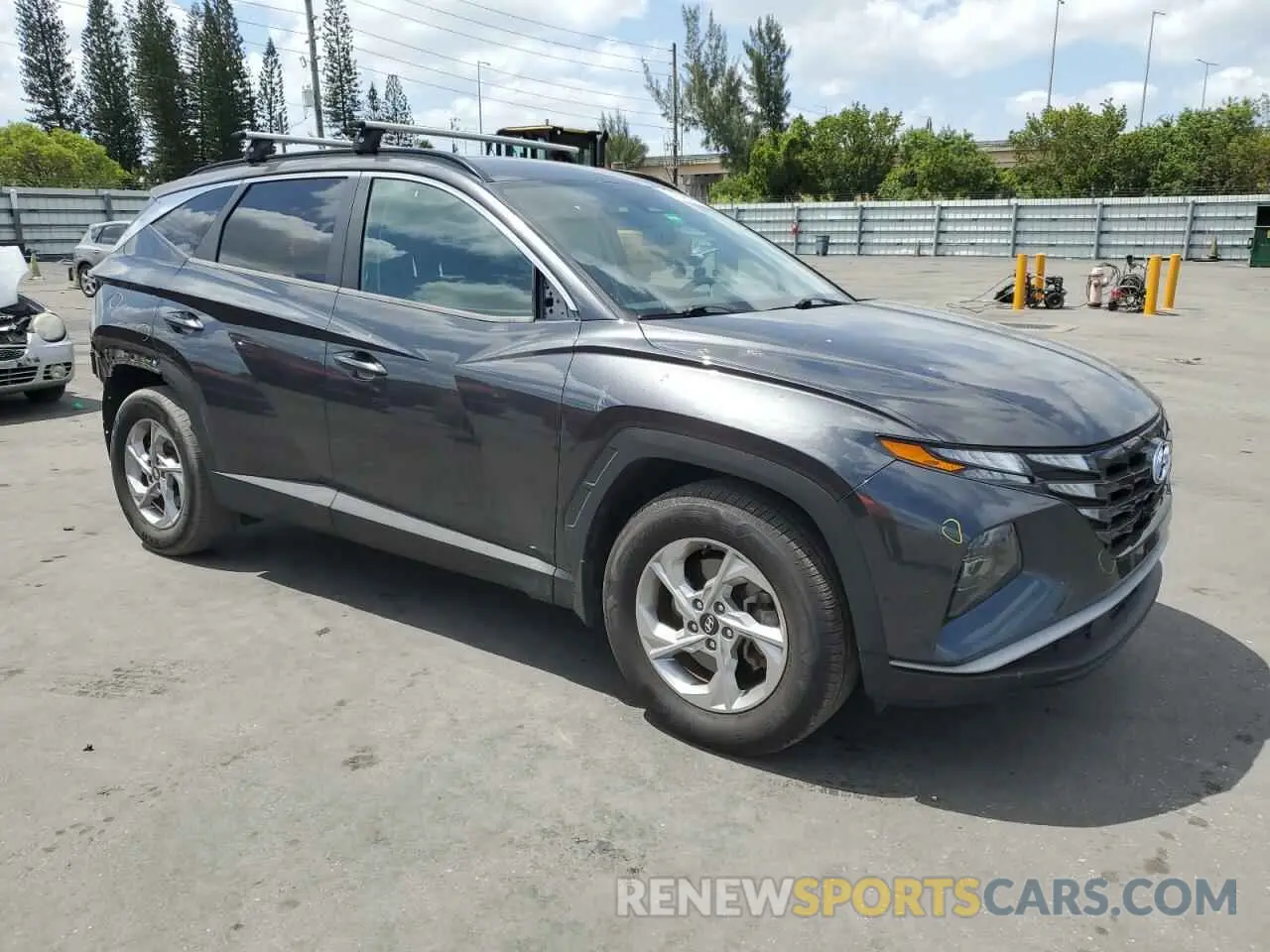 4 Photograph of a damaged car 5NMJB3AE6NH038107 HYUNDAI TUCSON 2022