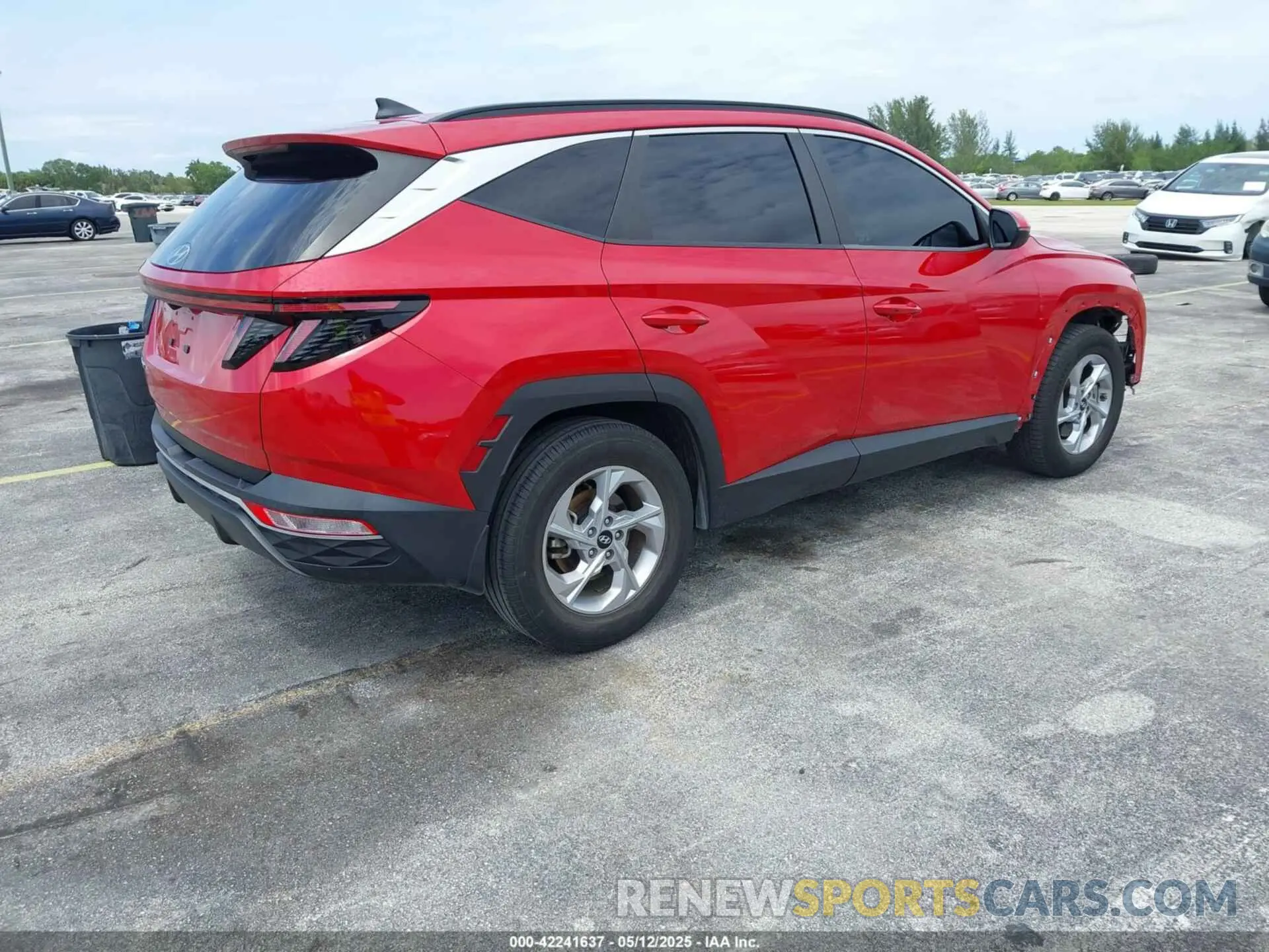 4 Photograph of a damaged car 5NMJB3AE6NH110374 HYUNDAI TUCSON 2022