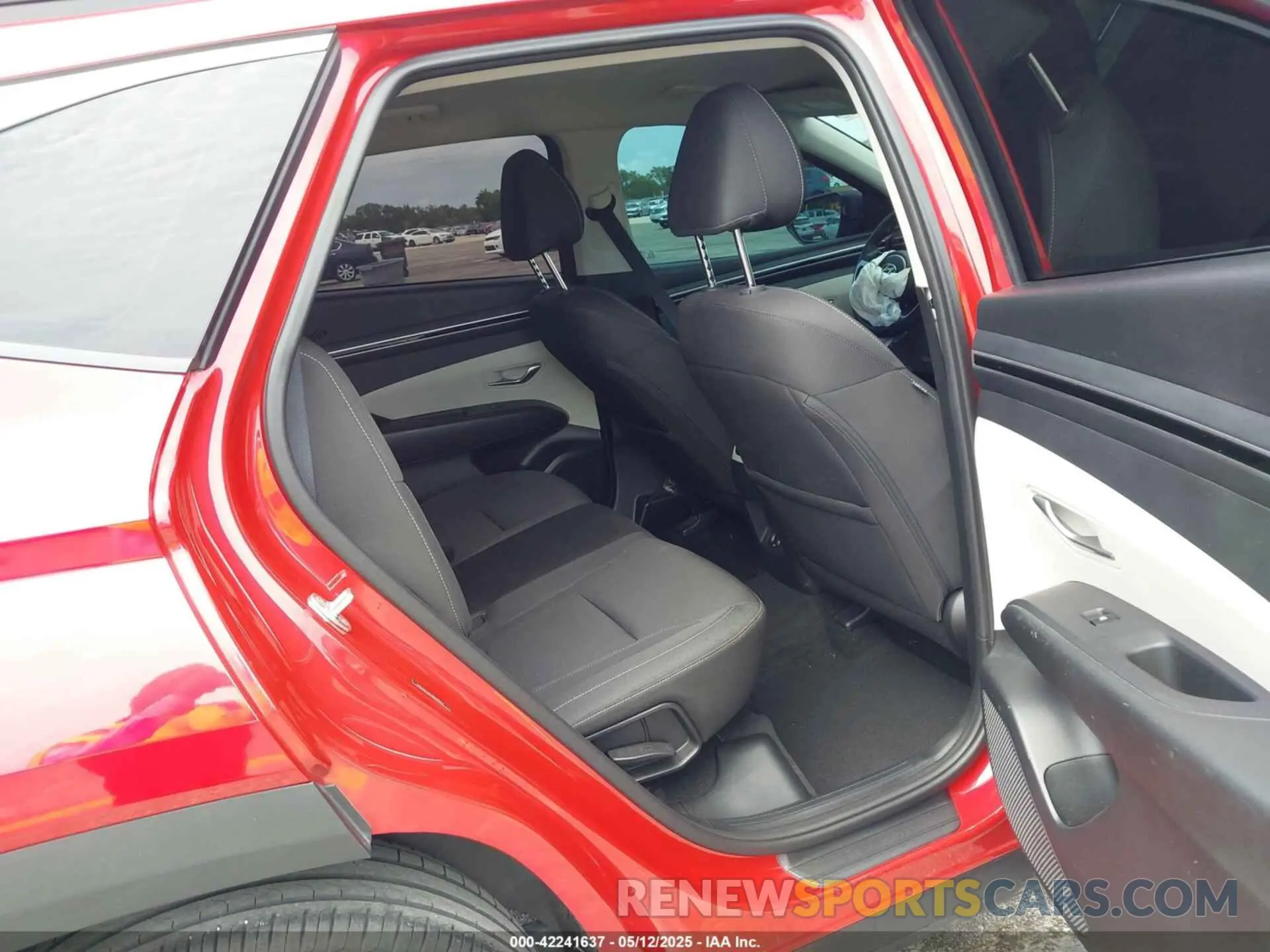 8 Photograph of a damaged car 5NMJB3AE6NH110374 HYUNDAI TUCSON 2022