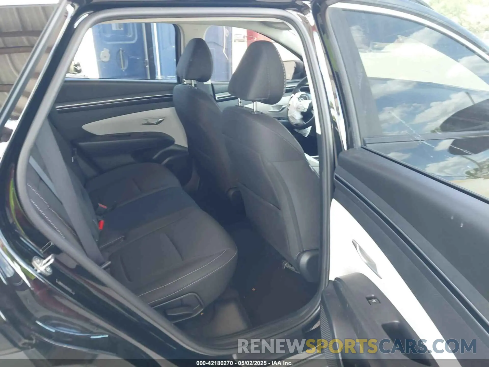 8 Photograph of a damaged car 5NMJB3AE6NH139325 HYUNDAI TUCSON 2022