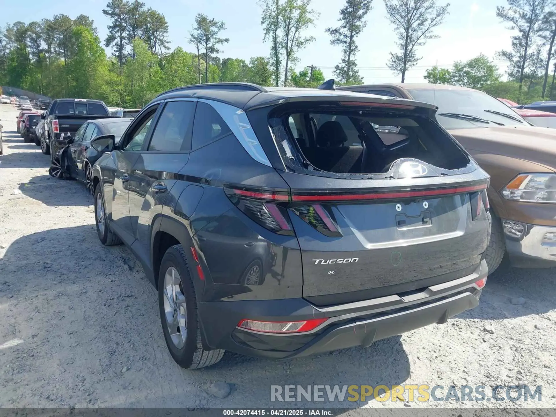 3 Photograph of a damaged car 5NMJB3AE6NH160109 HYUNDAI TUCSON 2022
