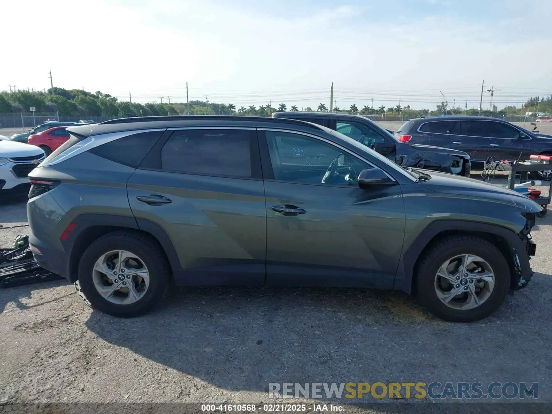 14 Photograph of a damaged car 5NMJB3AE7NH057183 HYUNDAI TUCSON 2022