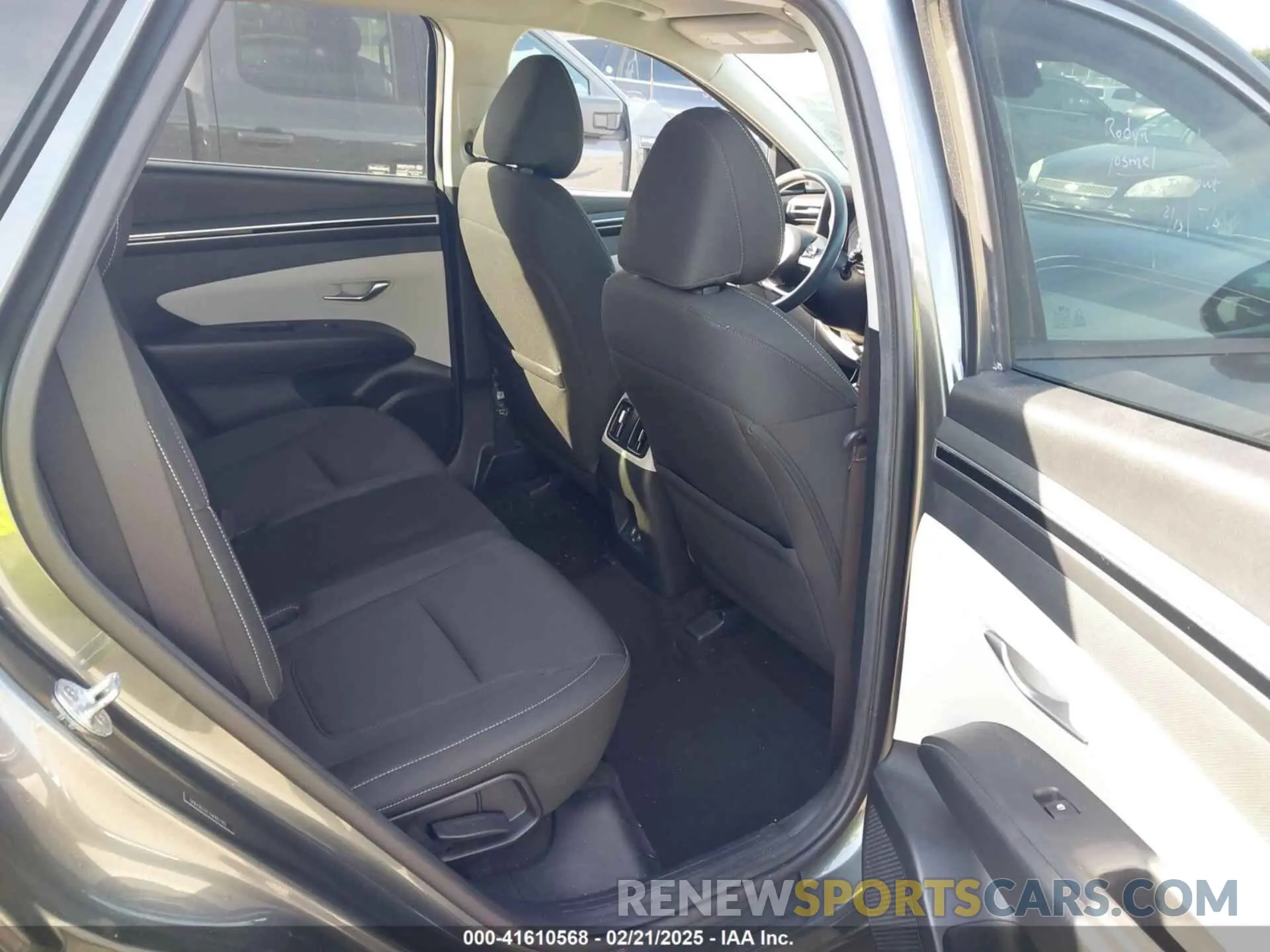 8 Photograph of a damaged car 5NMJB3AE7NH057183 HYUNDAI TUCSON 2022