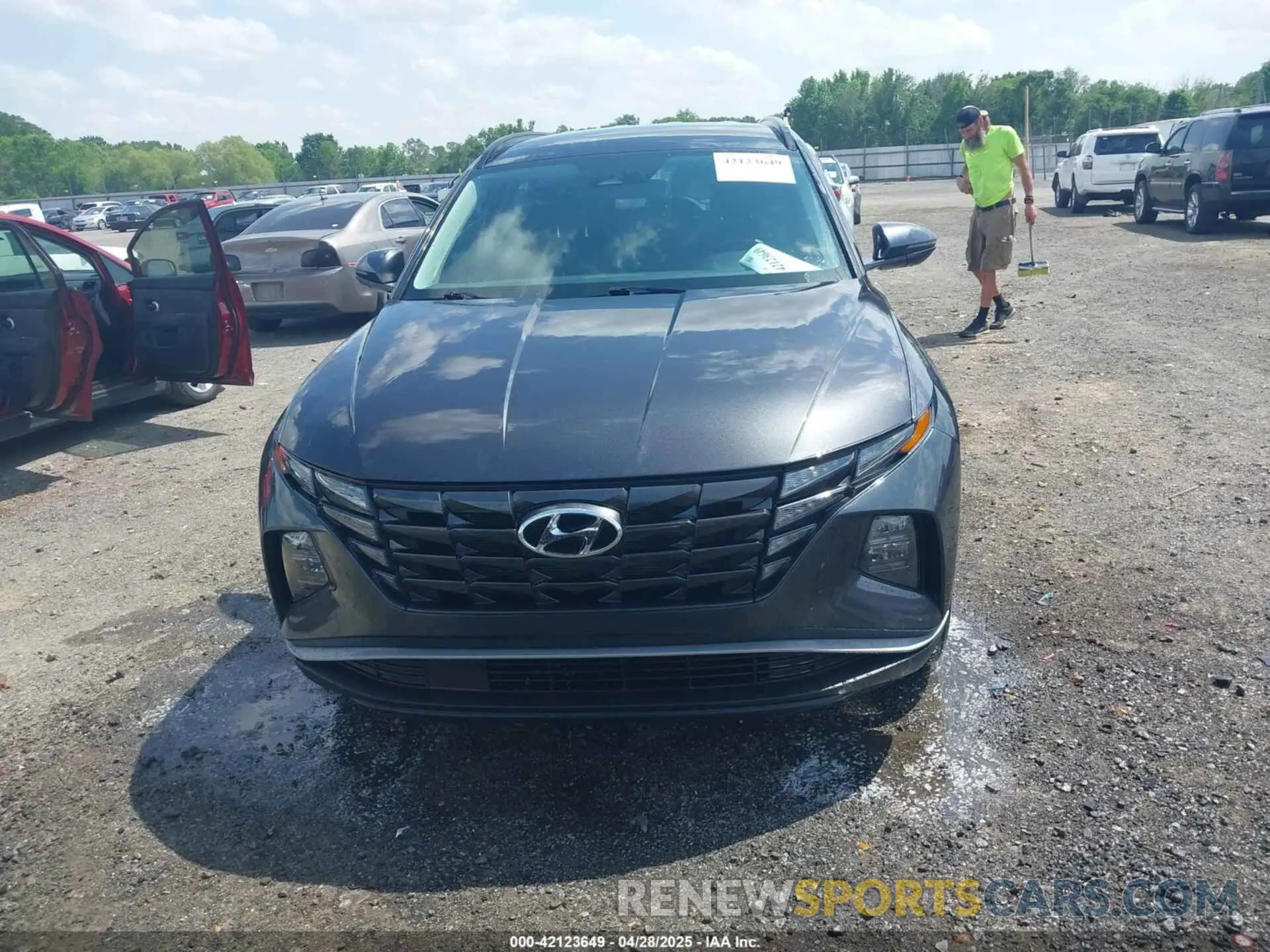 12 Photograph of a damaged car 5NMJB3AE7NH064439 HYUNDAI TUCSON 2022