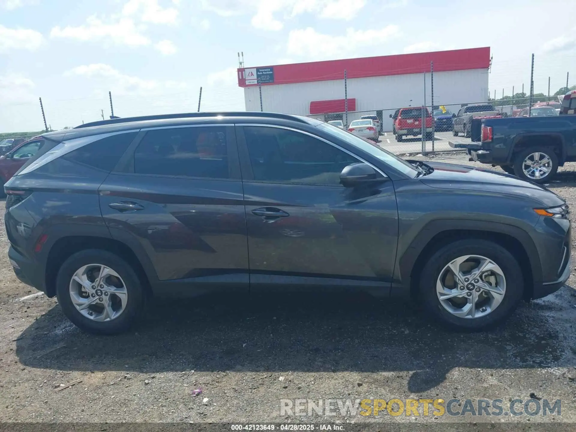 13 Photograph of a damaged car 5NMJB3AE7NH064439 HYUNDAI TUCSON 2022