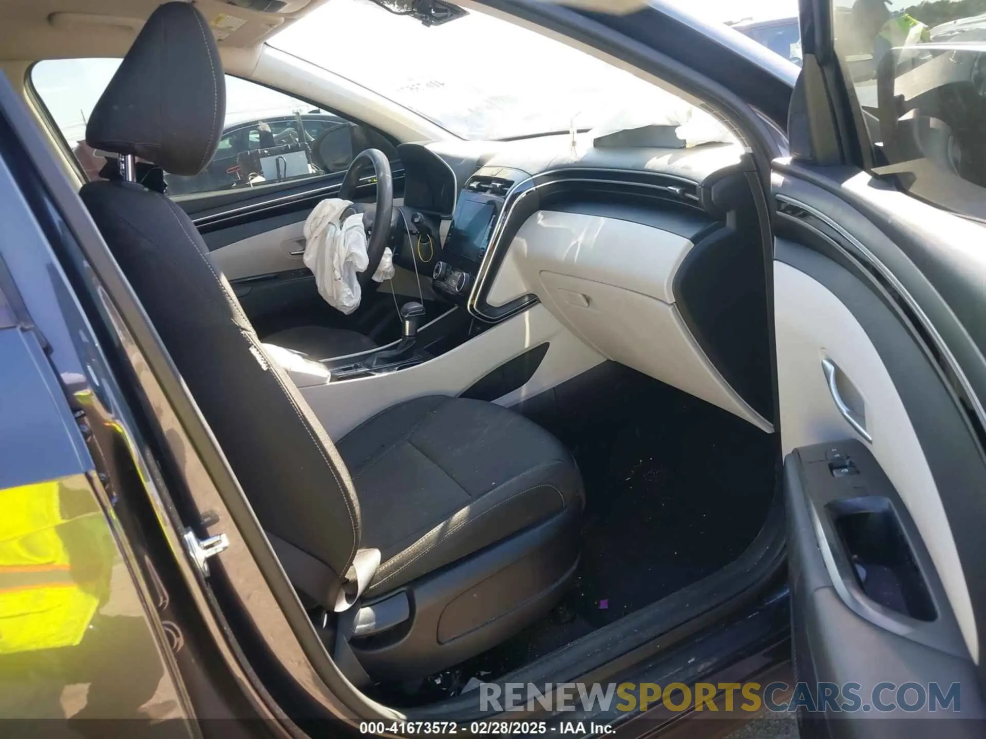 5 Photograph of a damaged car 5NMJB3AE7NH065963 HYUNDAI TUCSON 2022