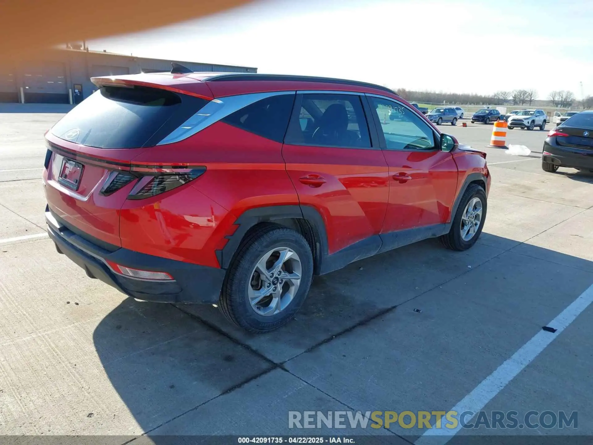 4 Photograph of a damaged car 5NMJB3AE7NH076526 HYUNDAI TUCSON 2022