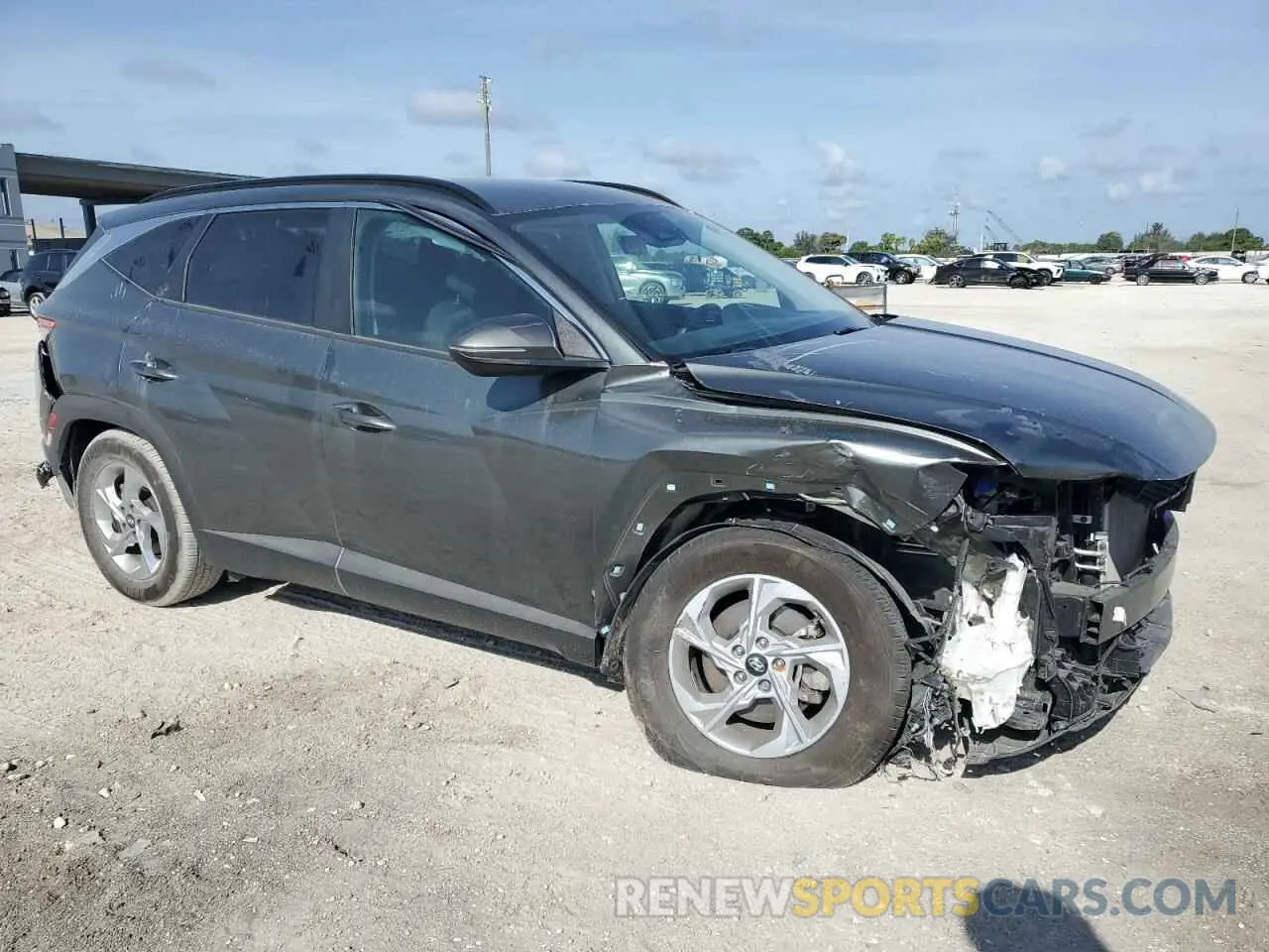 4 Photograph of a damaged car 5NMJB3AE7NH113722 HYUNDAI TUCSON 2022