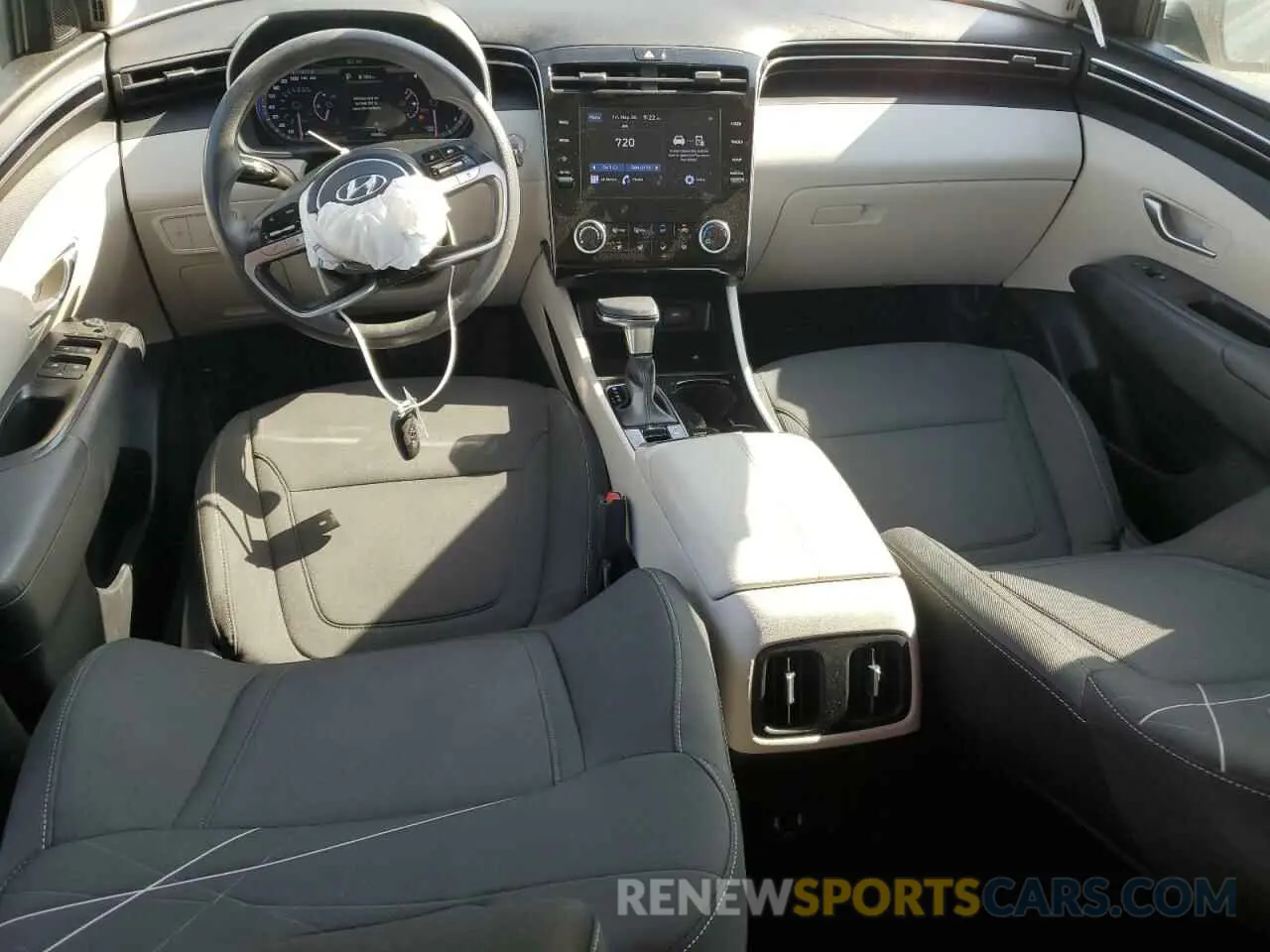 8 Photograph of a damaged car 5NMJB3AE7NH113722 HYUNDAI TUCSON 2022