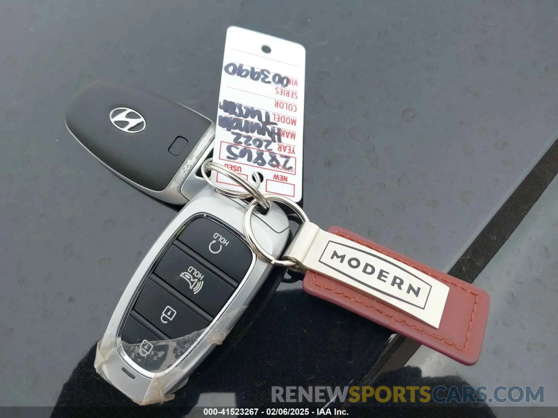 11 Photograph of a damaged car 5NMJB3AE8NH003990 HYUNDAI TUCSON 2022