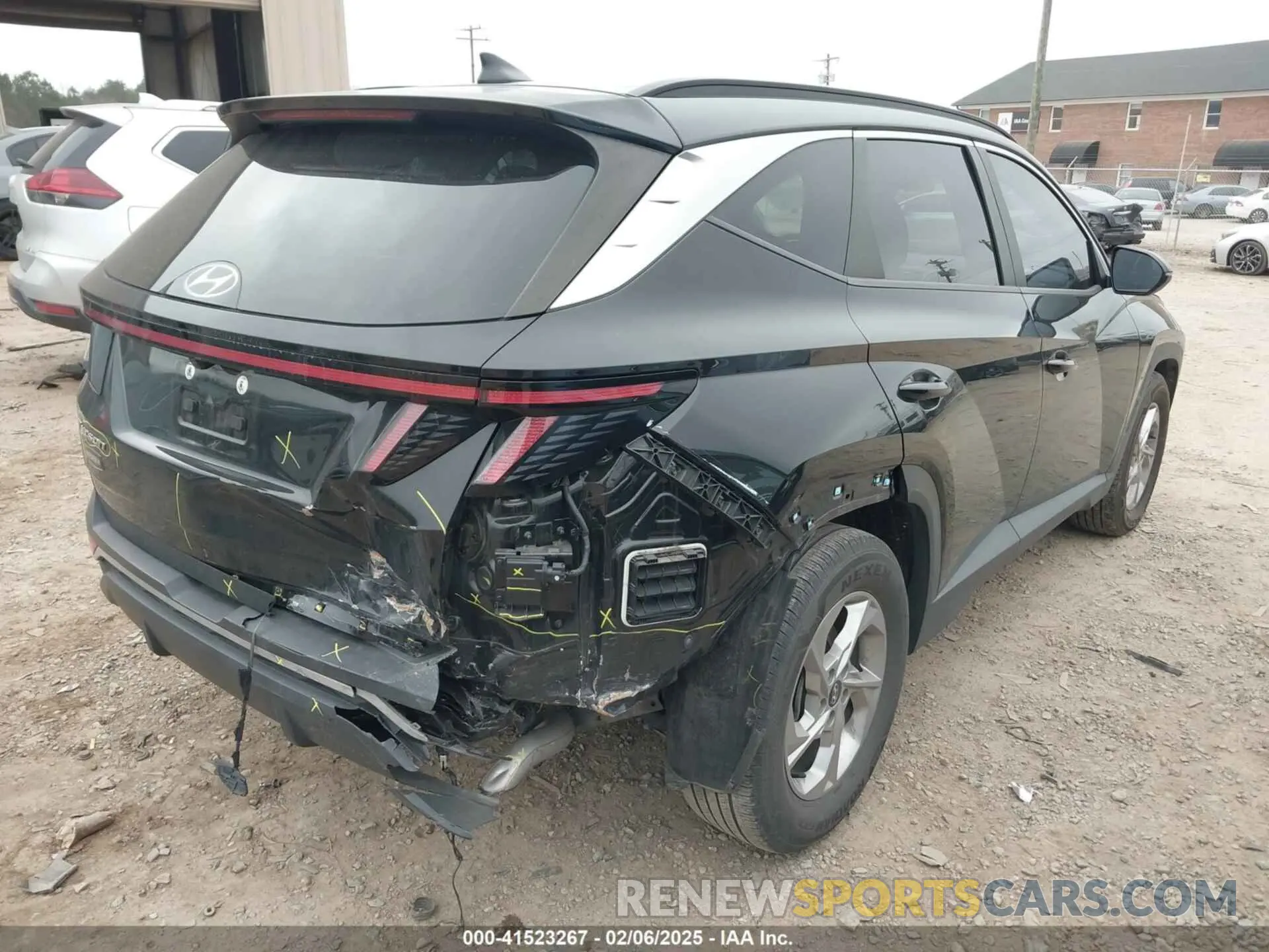 4 Photograph of a damaged car 5NMJB3AE8NH003990 HYUNDAI TUCSON 2022