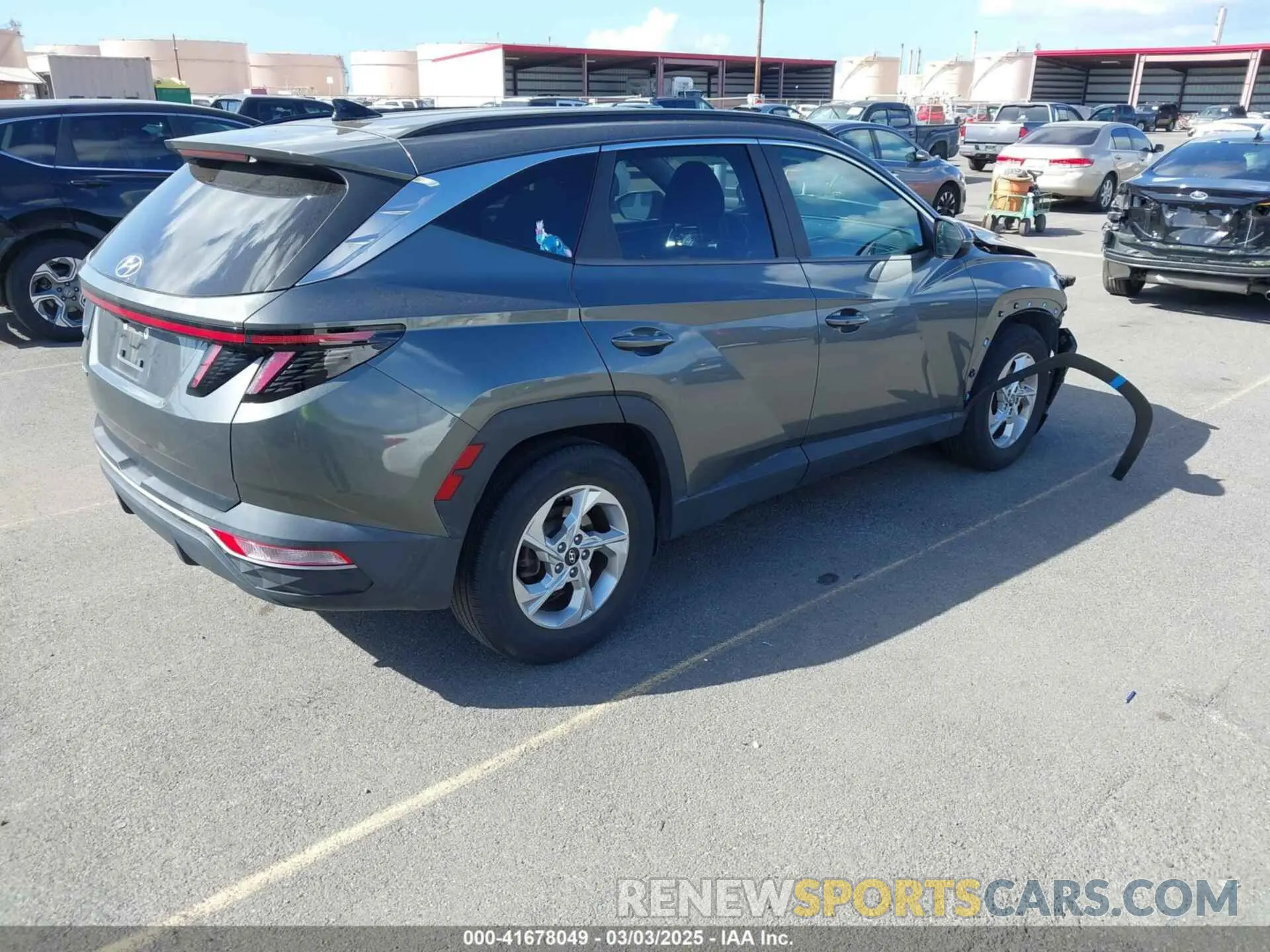 4 Photograph of a damaged car 5NMJB3AE8NH018358 HYUNDAI TUCSON 2022