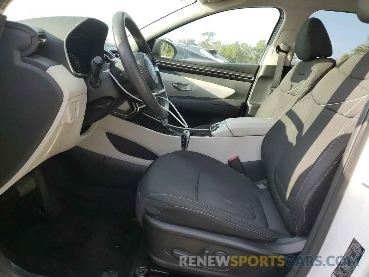 7 Photograph of a damaged car 5NMJB3AE8NH084523 HYUNDAI TUCSON 2022
