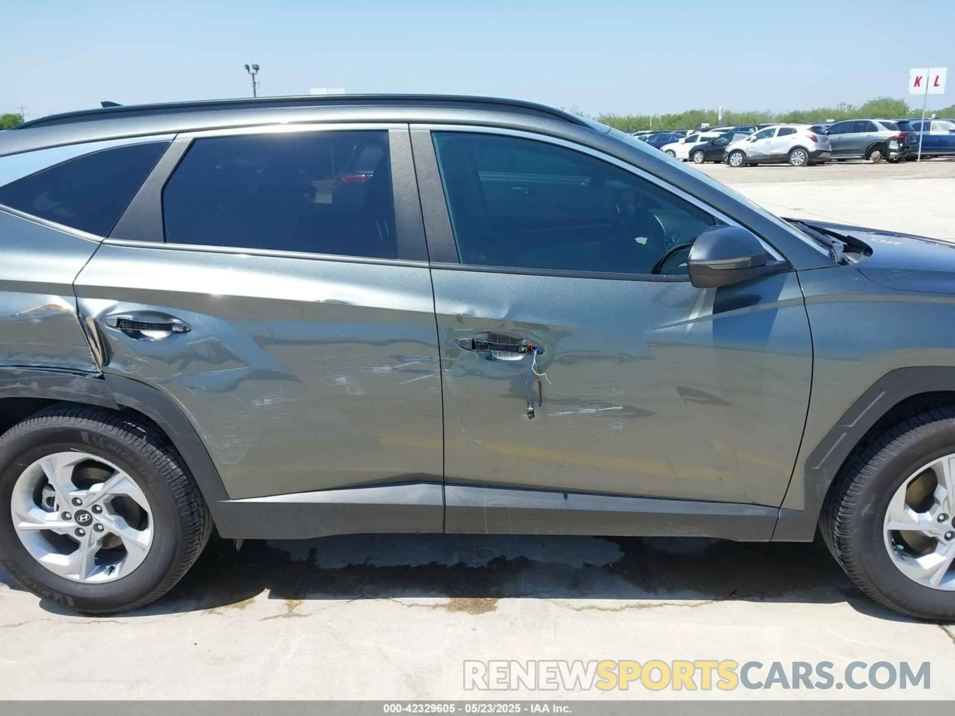 13 Photograph of a damaged car 5NMJB3AE8NH122686 HYUNDAI TUCSON 2022