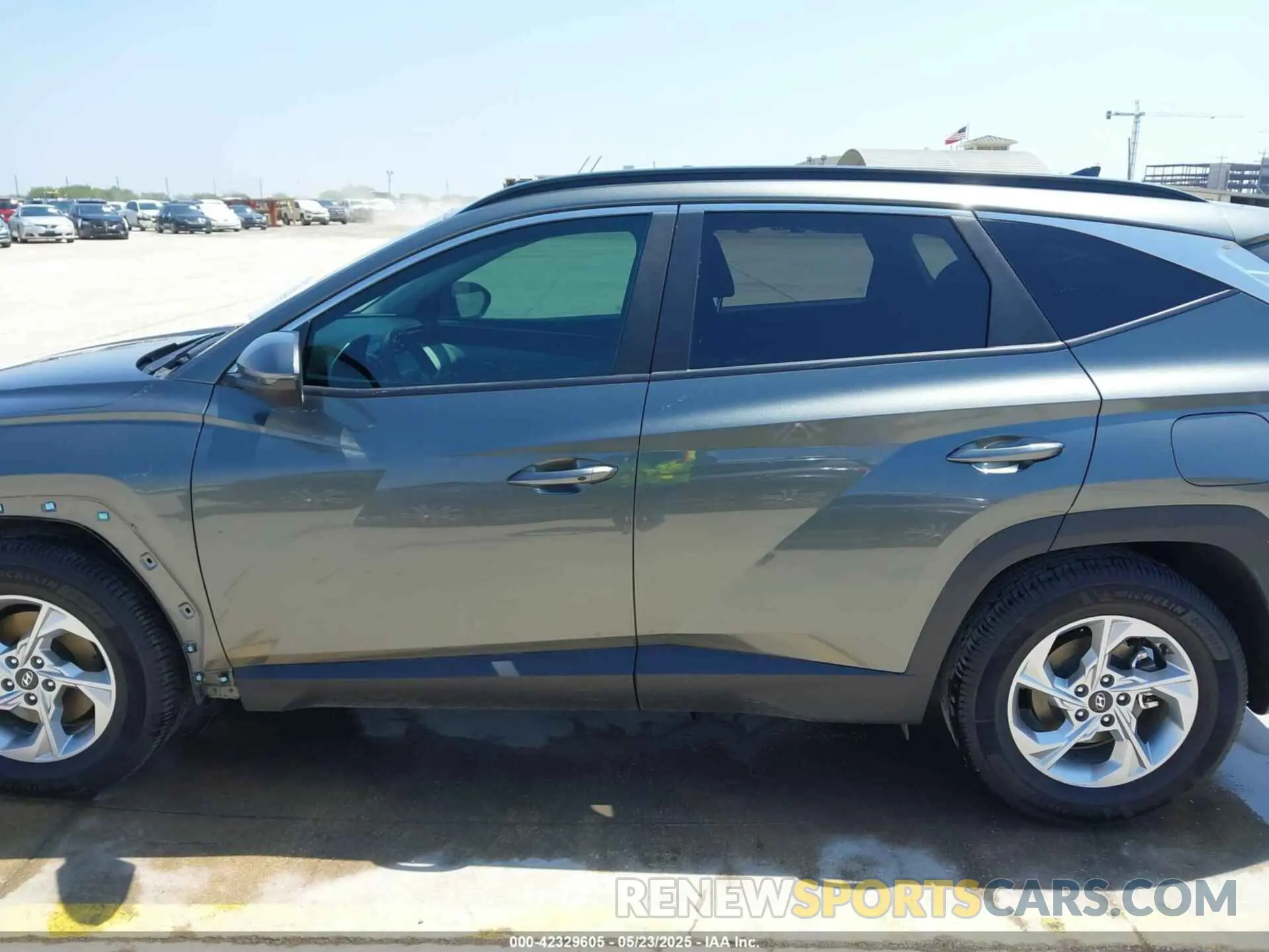 14 Photograph of a damaged car 5NMJB3AE8NH122686 HYUNDAI TUCSON 2022