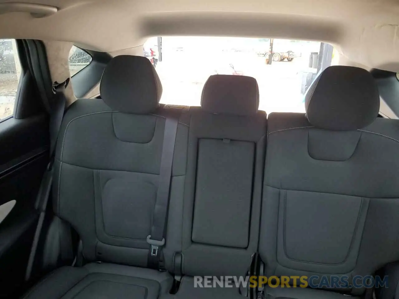 10 Photograph of a damaged car 5NMJB3AE8NH130853 HYUNDAI TUCSON 2022