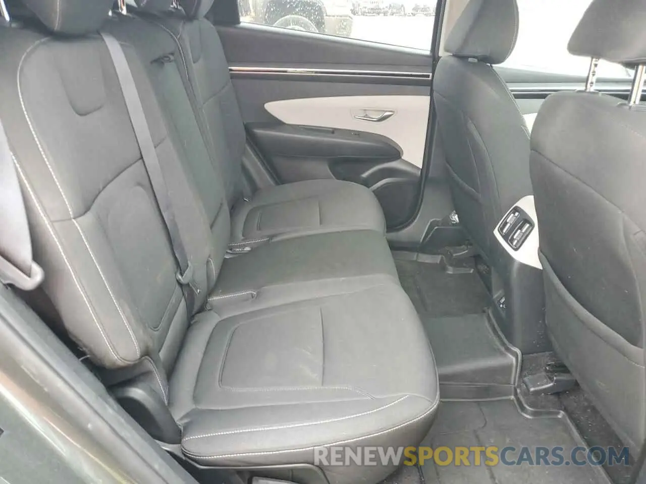 11 Photograph of a damaged car 5NMJB3AE8NH130853 HYUNDAI TUCSON 2022
