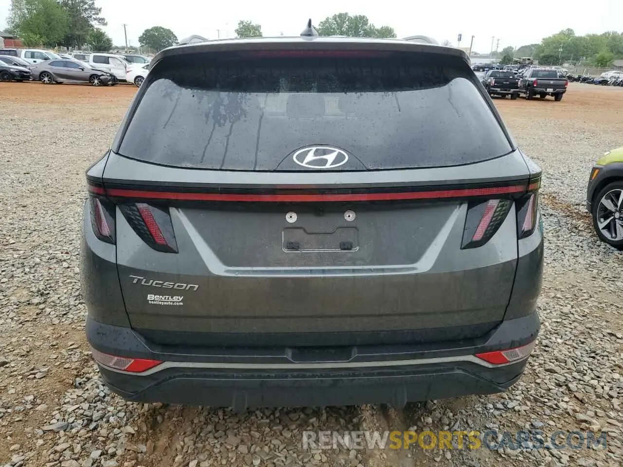 6 Photograph of a damaged car 5NMJB3AE8NH130853 HYUNDAI TUCSON 2022