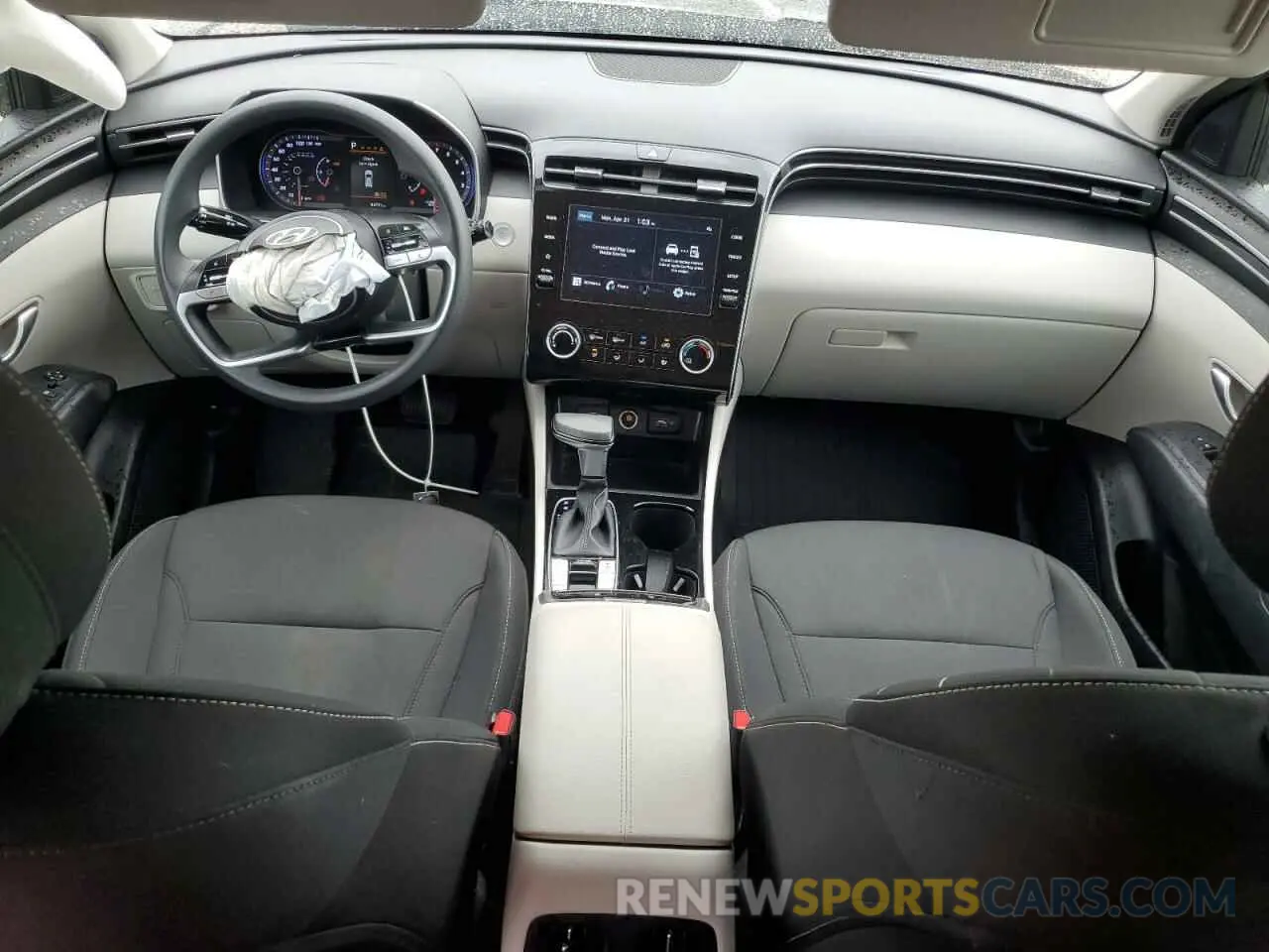 8 Photograph of a damaged car 5NMJB3AE8NH130853 HYUNDAI TUCSON 2022