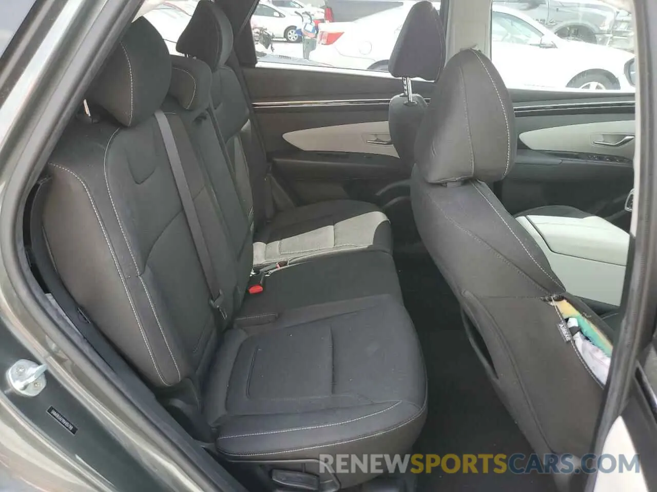 11 Photograph of a damaged car 5NMJB3AE9NH057198 HYUNDAI TUCSON 2022