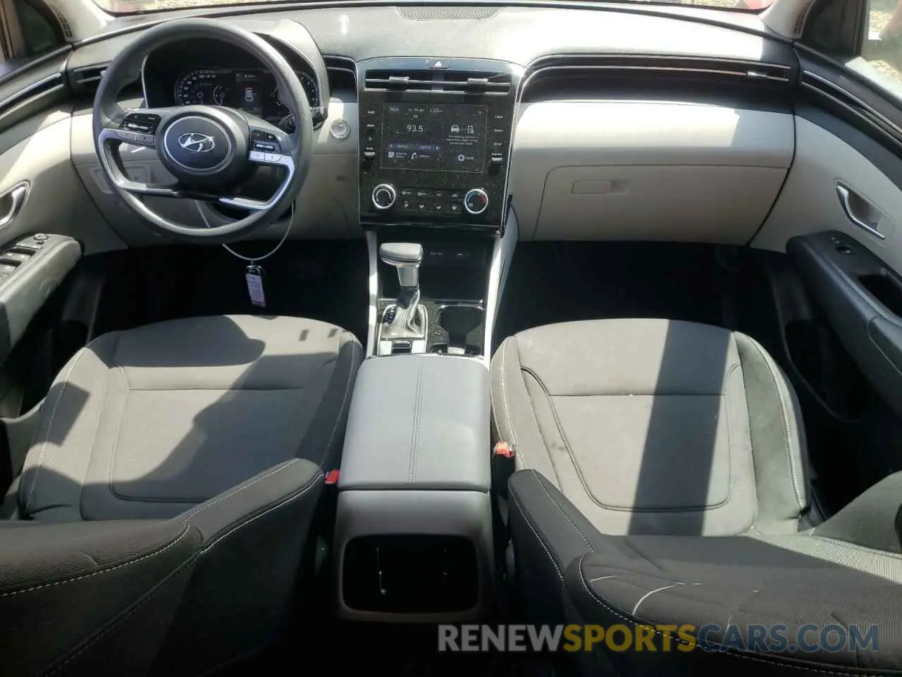 8 Photograph of a damaged car 5NMJBCAE0NH016152 HYUNDAI TUCSON 2022