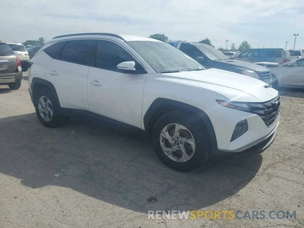 4 Photograph of a damaged car 5NMJBCAE0NH038426 HYUNDAI TUCSON 2022