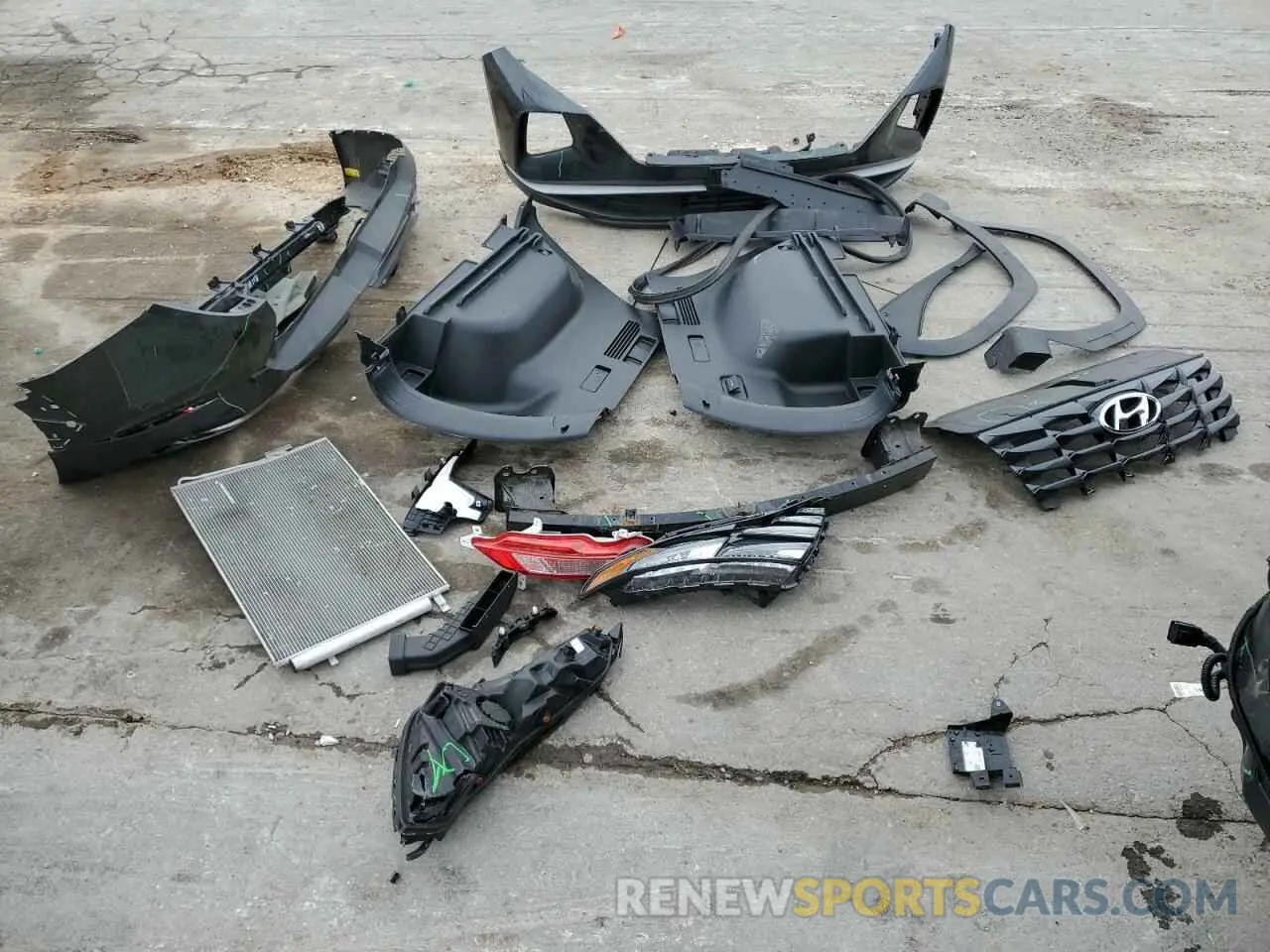 13 Photograph of a damaged car 5NMJBCAE1NH079518 HYUNDAI TUCSON 2022