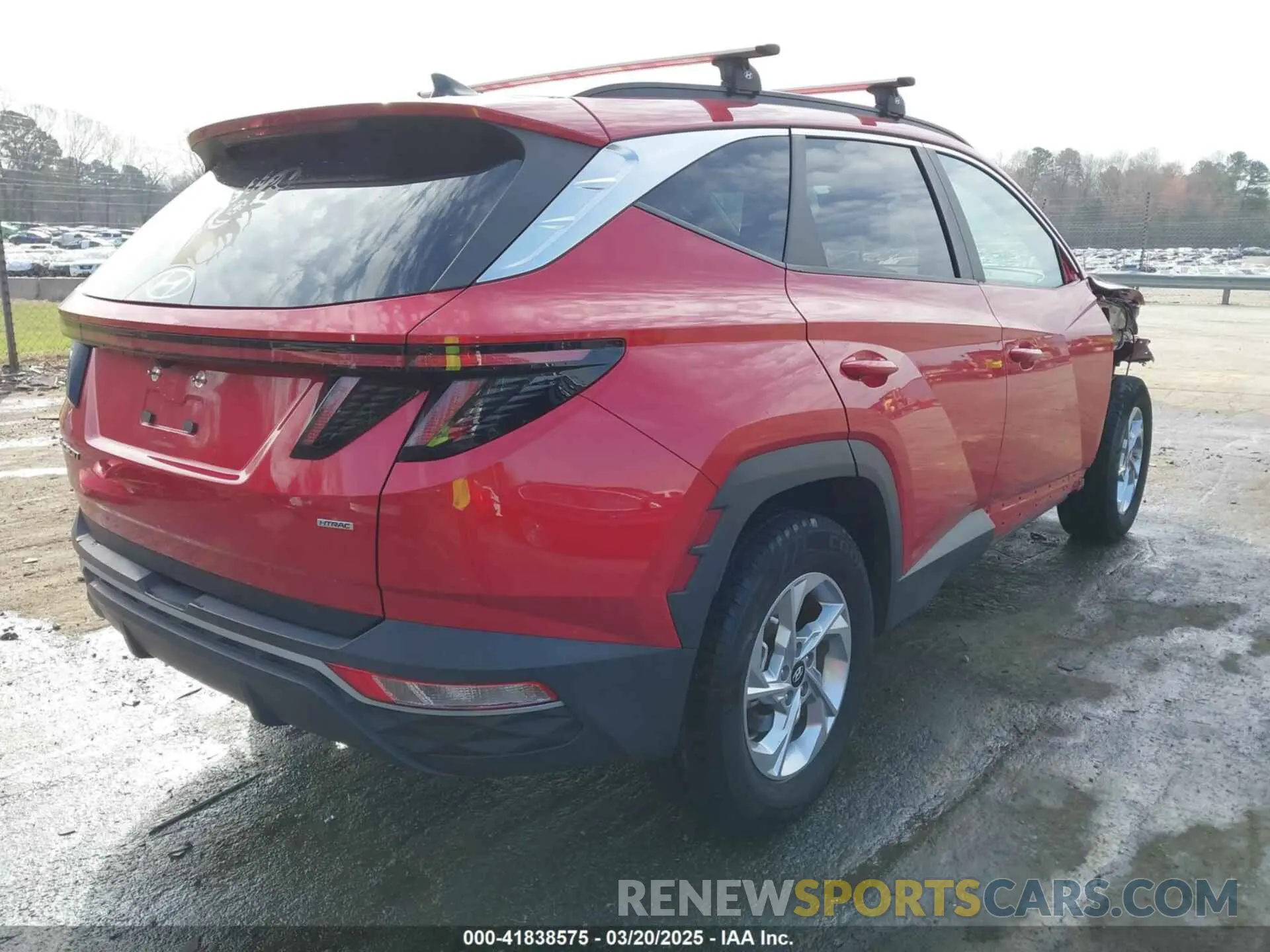 4 Photograph of a damaged car 5NMJBCAE1NH082015 HYUNDAI TUCSON 2022