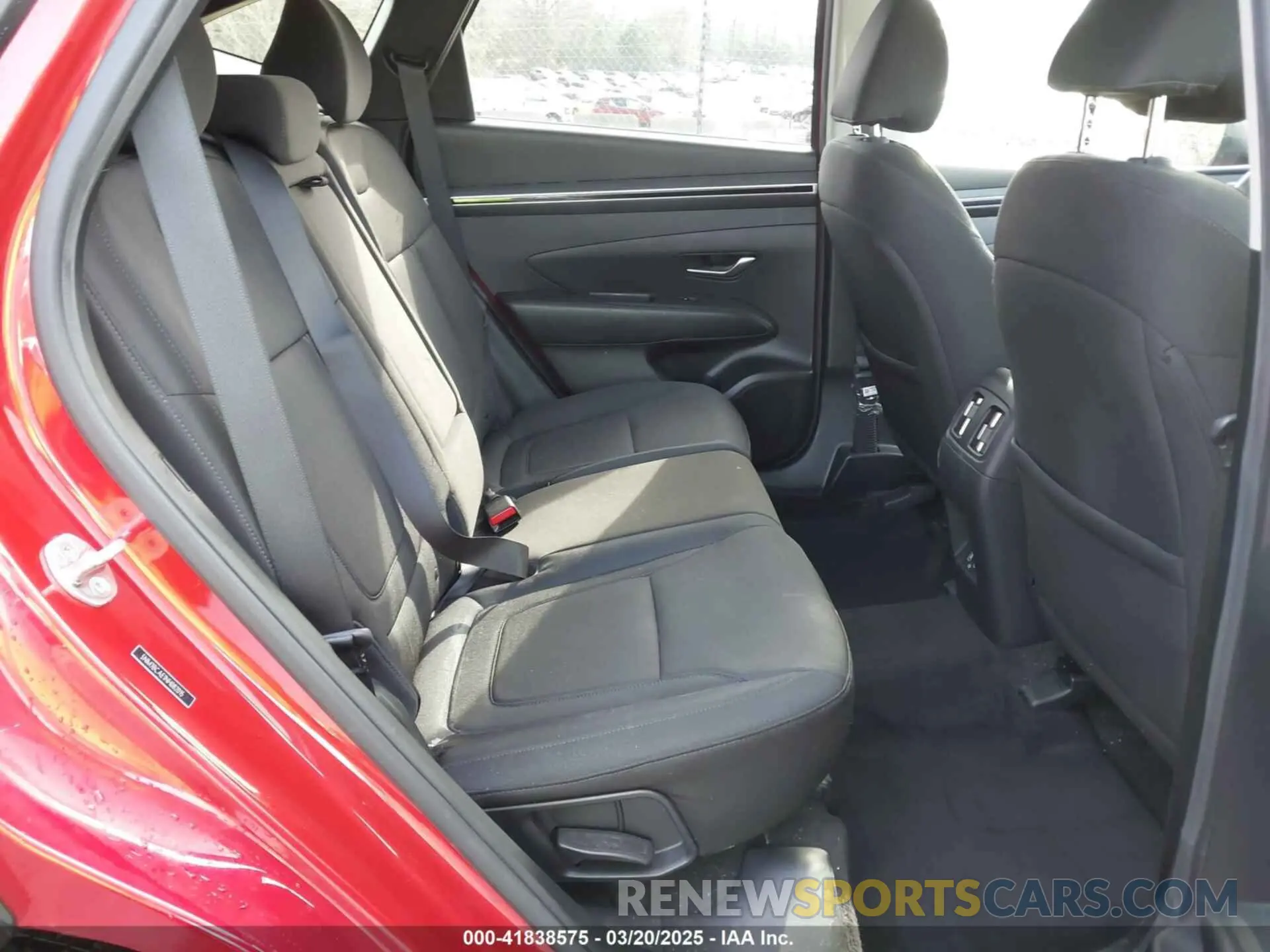 8 Photograph of a damaged car 5NMJBCAE1NH082015 HYUNDAI TUCSON 2022